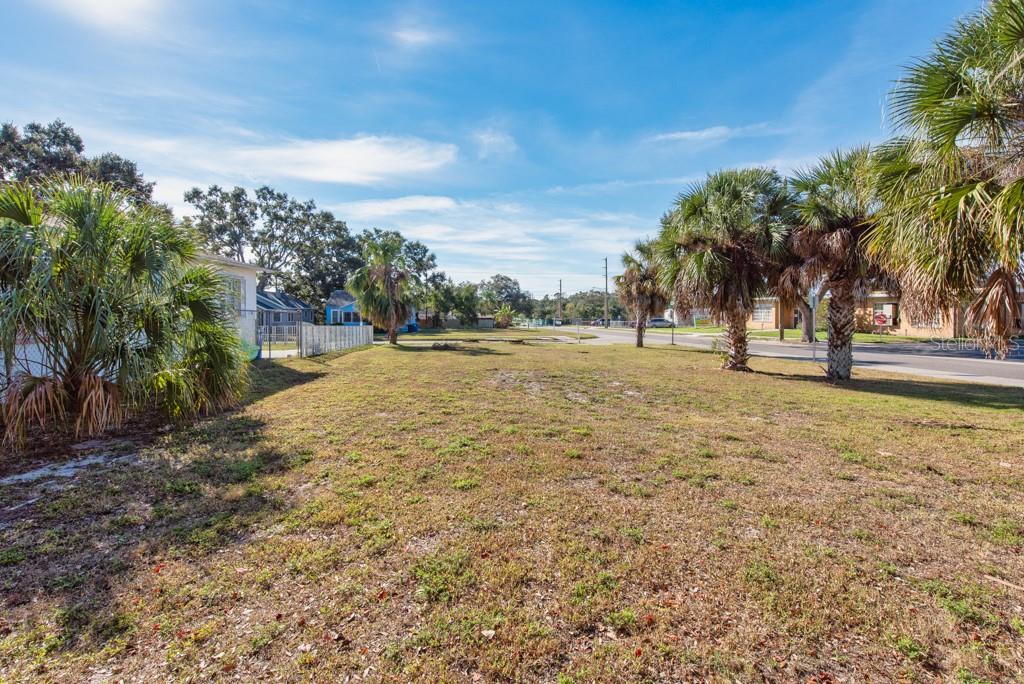 Image 25 of 32 For 2459 25th Avenue S