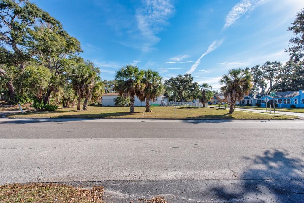 Image 30 of 32 For 2459 25th Avenue S