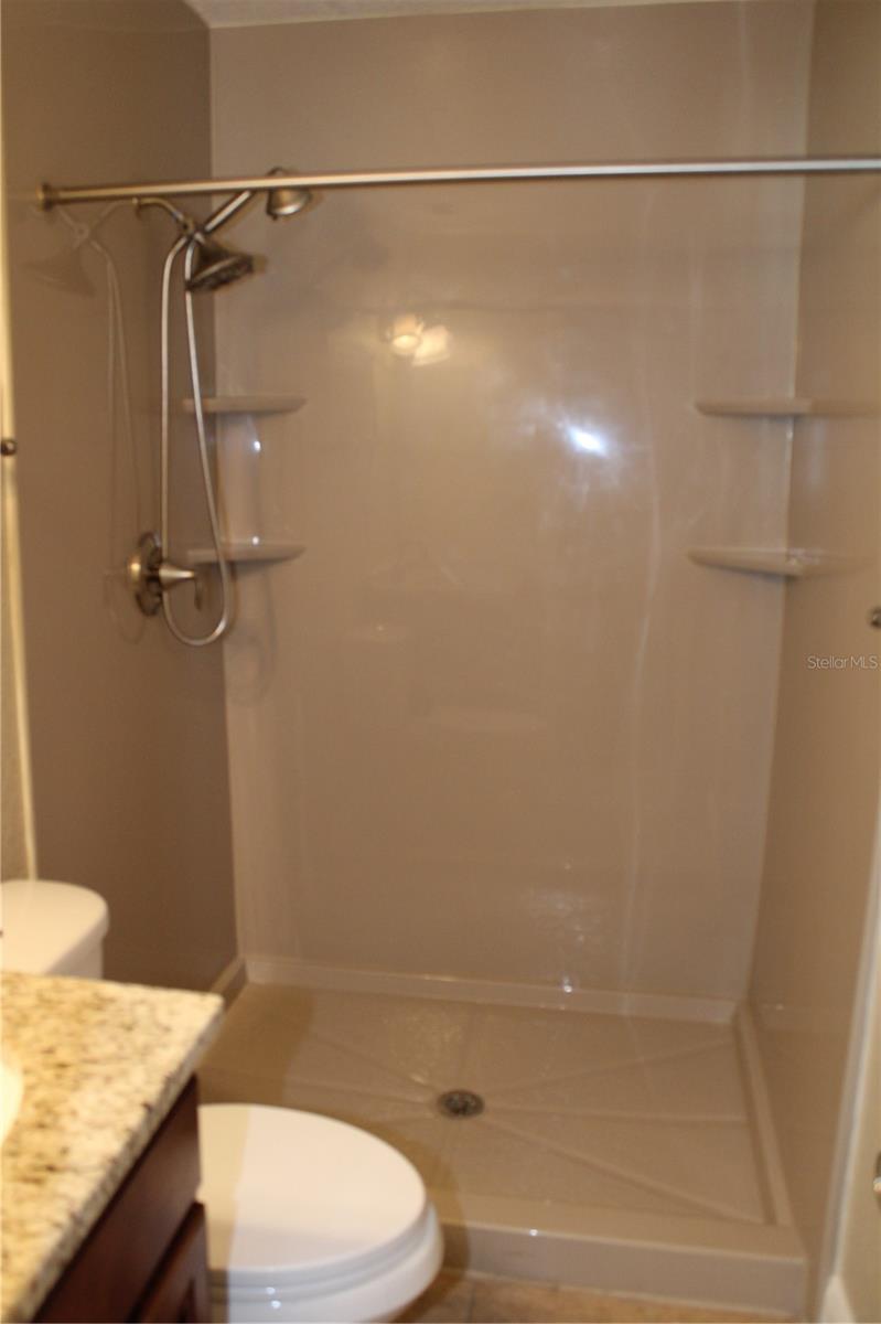 Listing photo id 11 for 8593 Lantana Drive