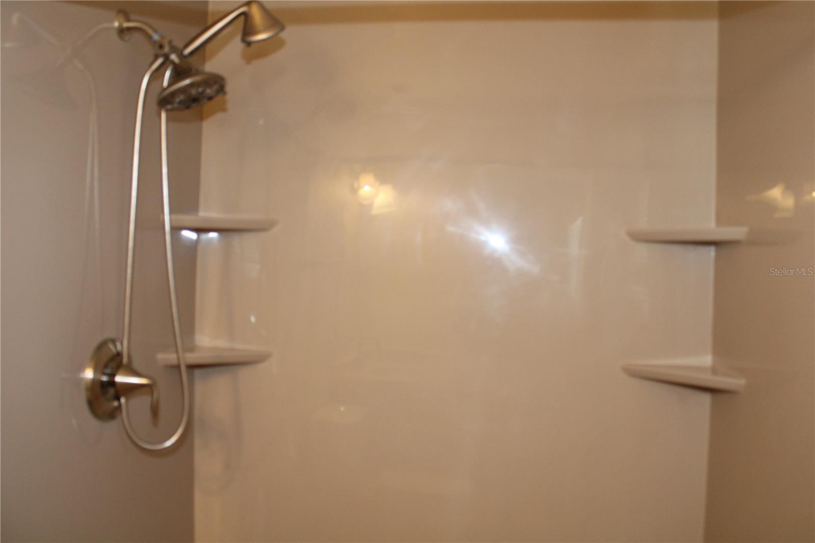 Listing photo id 13 for 8593 Lantana Drive