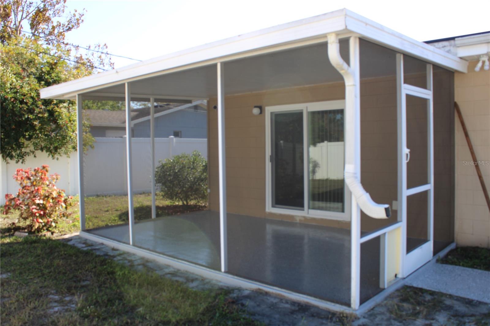 Listing photo id 20 for 8593 Lantana Drive