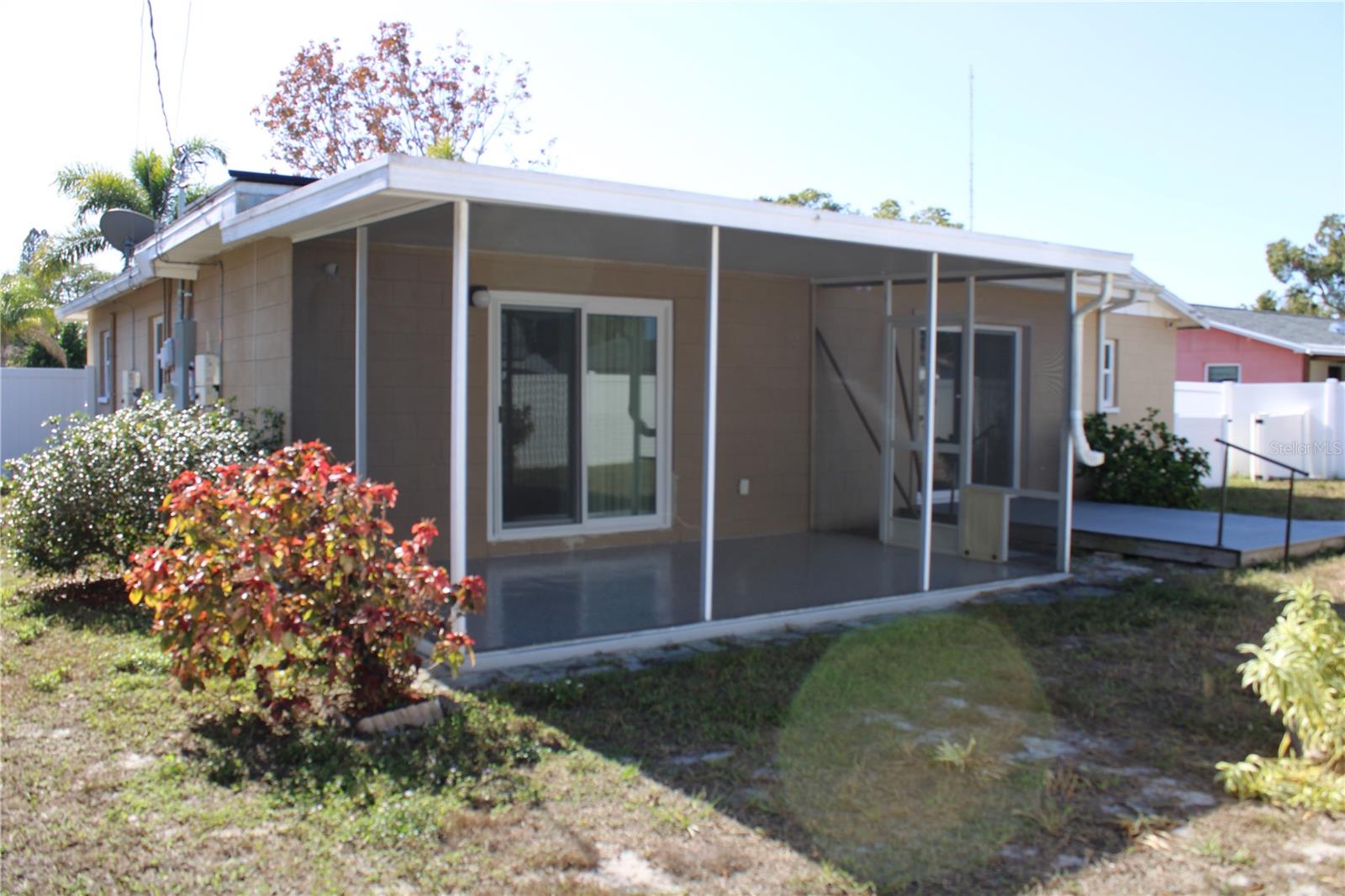 Listing photo id 26 for 8593 Lantana Drive