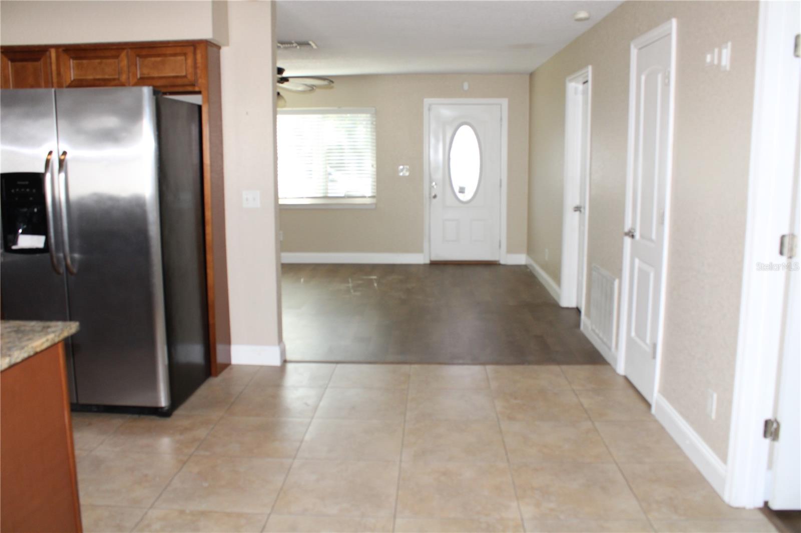 Listing photo id 7 for 8593 Lantana Drive