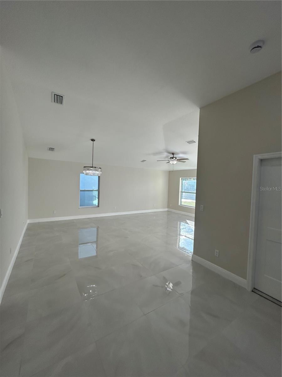 Image 10 of 42 For 3917 Robson Street