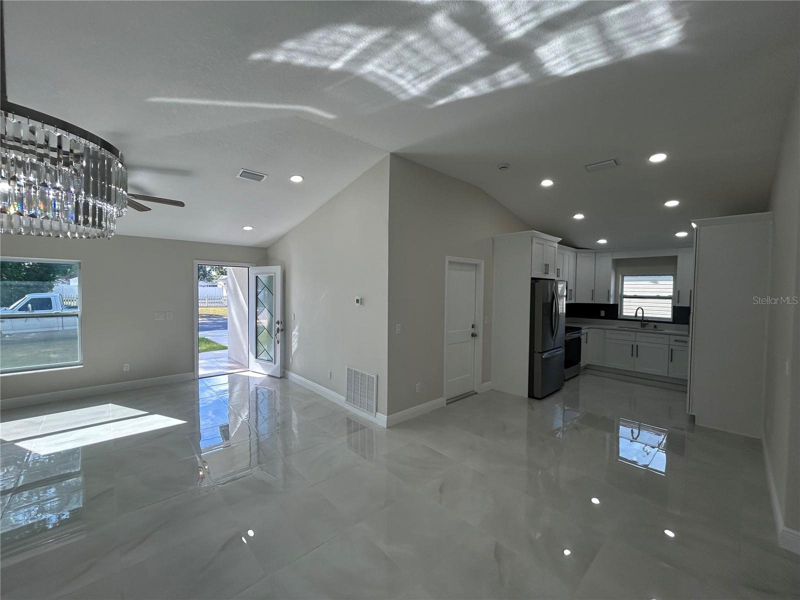 Image 12 of 42 For 3917 Robson Street