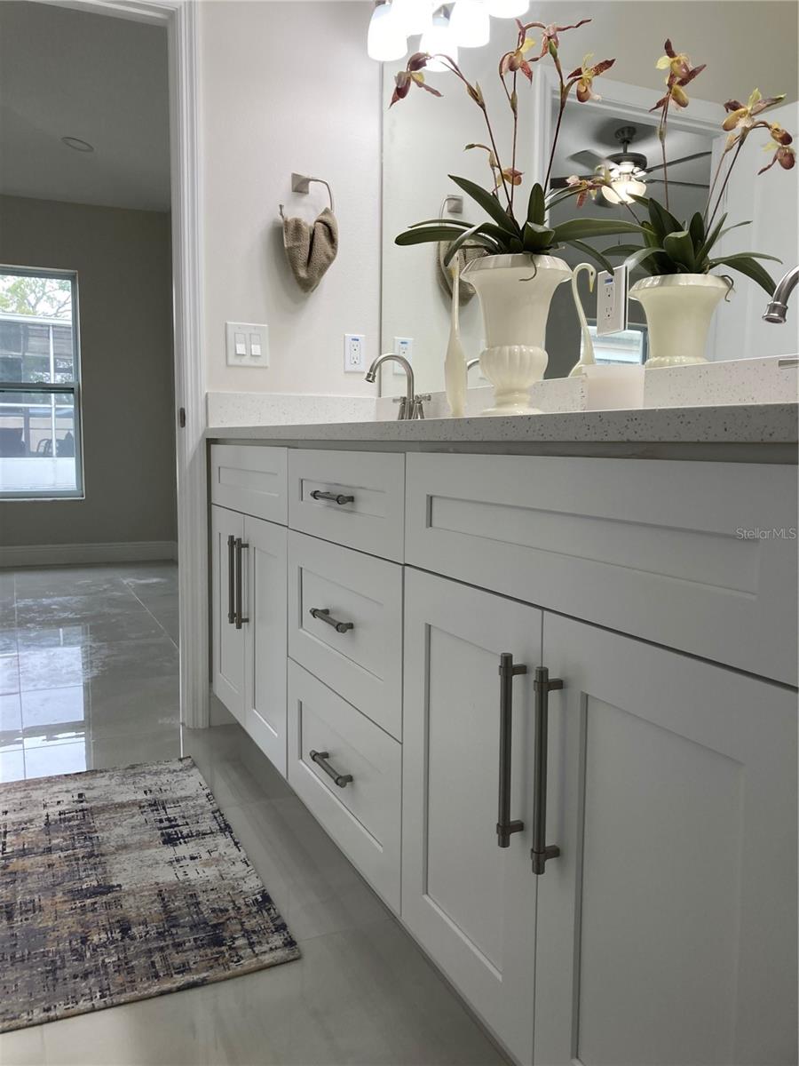 Image 23 of 42 For 3917 Robson Street