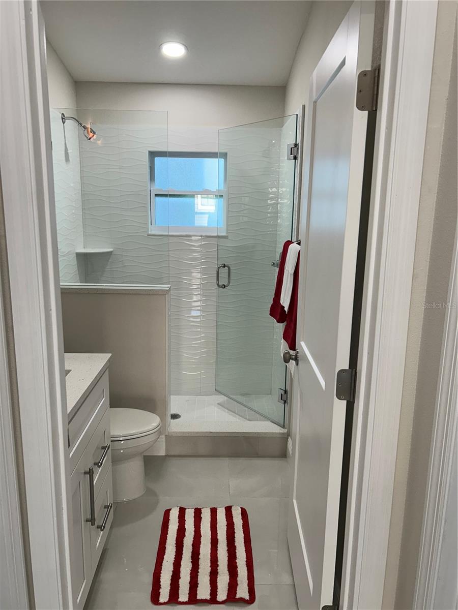 Image 28 of 42 For 3917 Robson Street