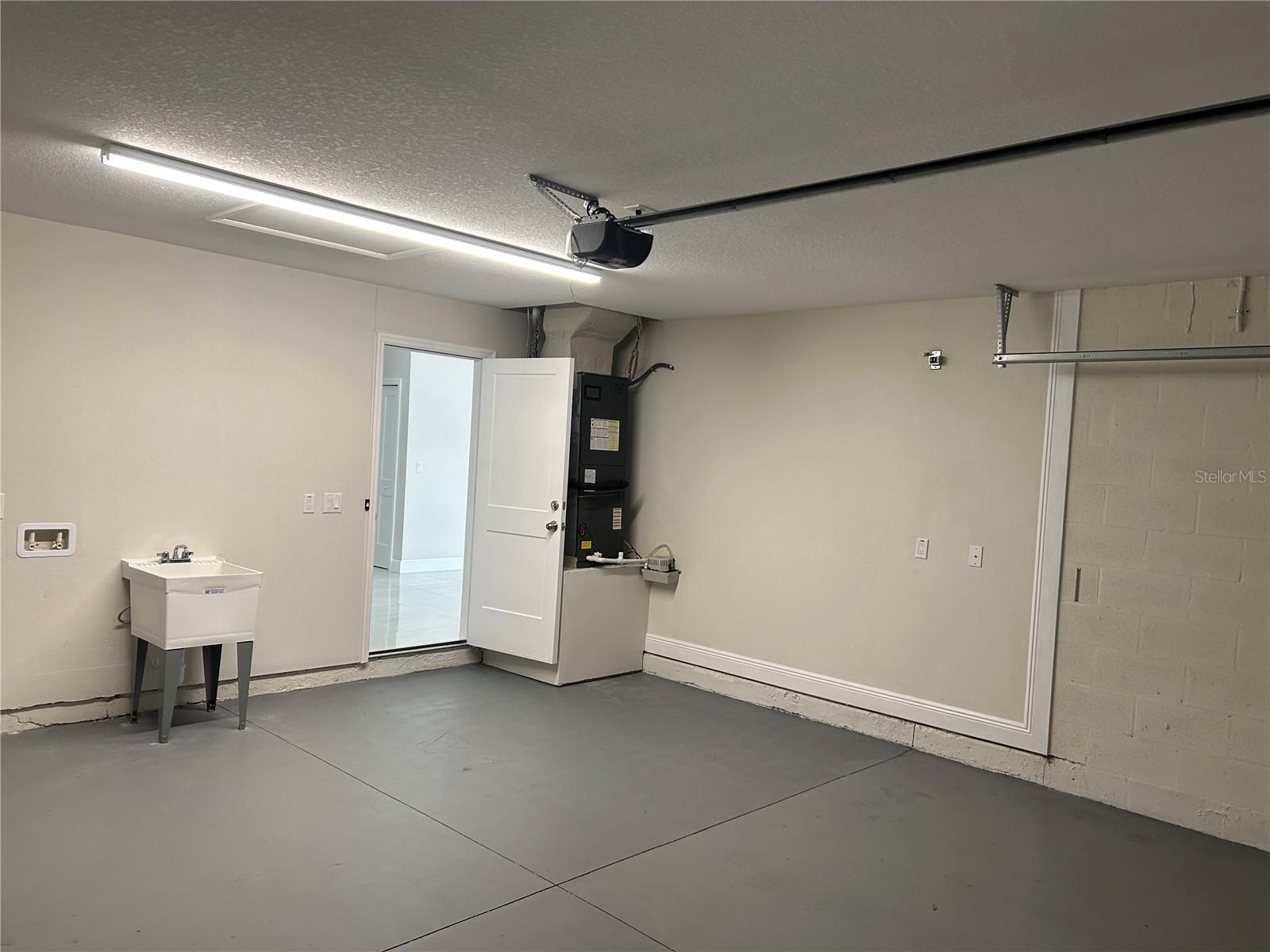 Image 37 of 42 For 3917 Robson Street