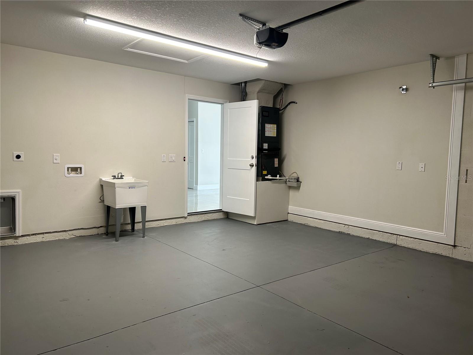 Image 38 of 42 For 3917 Robson Street