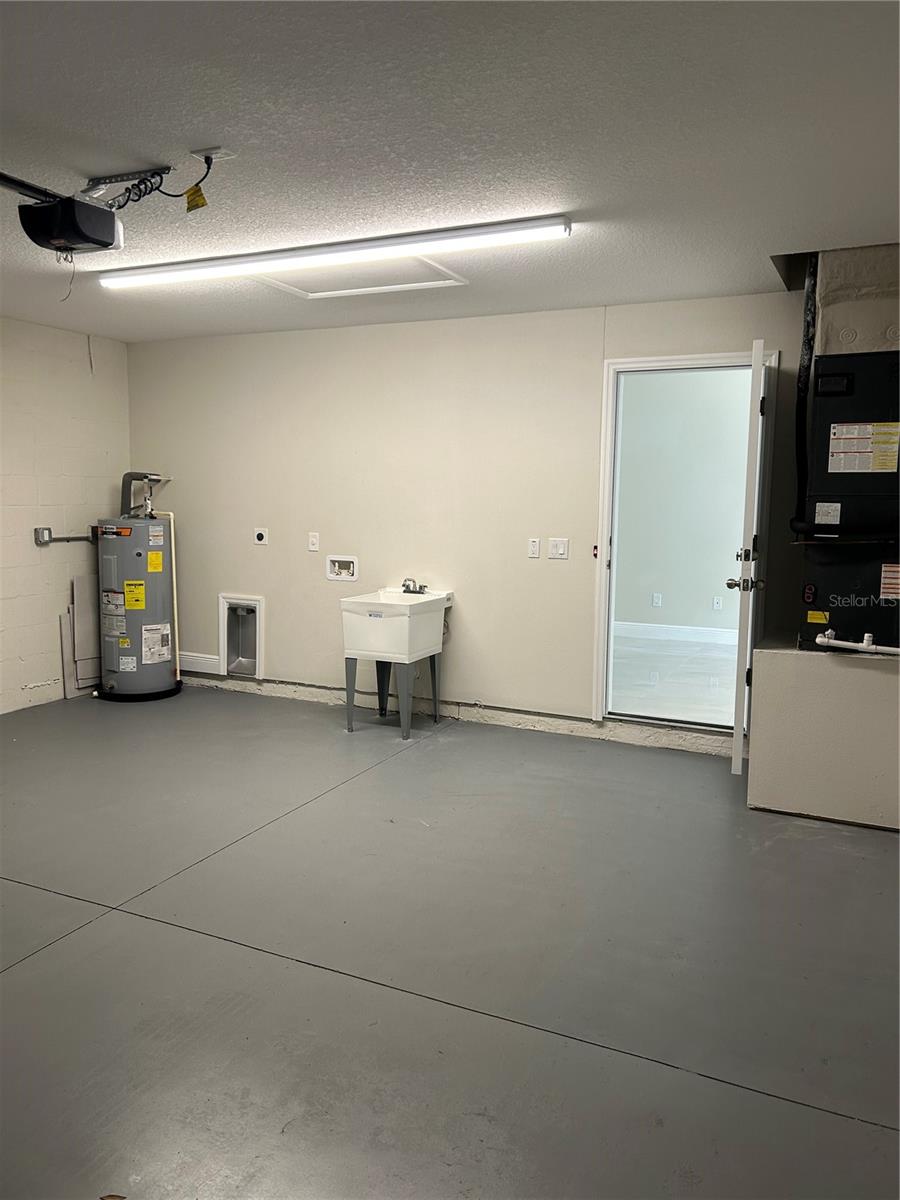 Image 39 of 42 For 3917 Robson Street