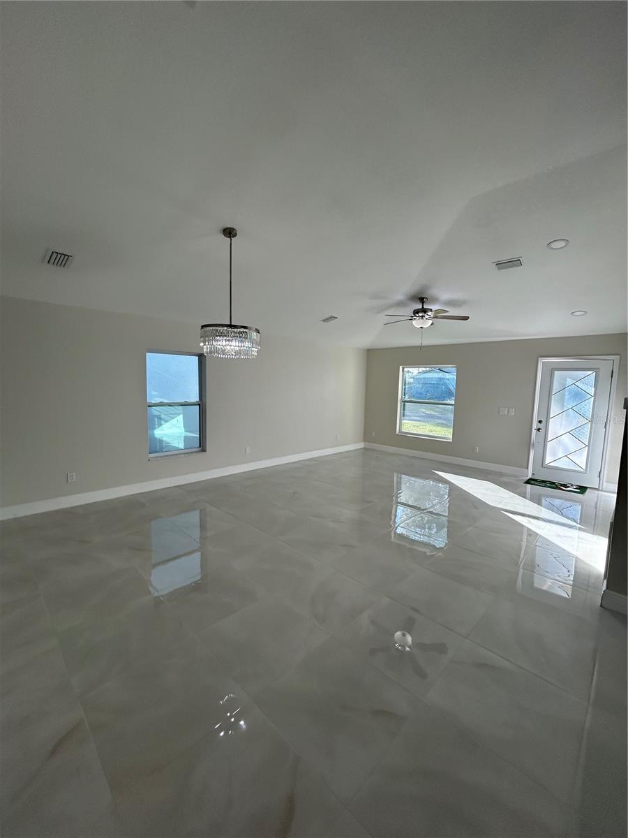 Image 5 of 42 For 3917 Robson Street