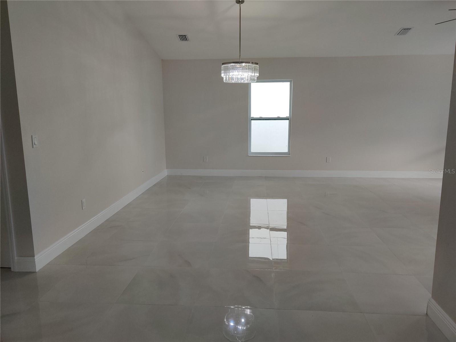 Image 8 of 42 For 3917 Robson Street