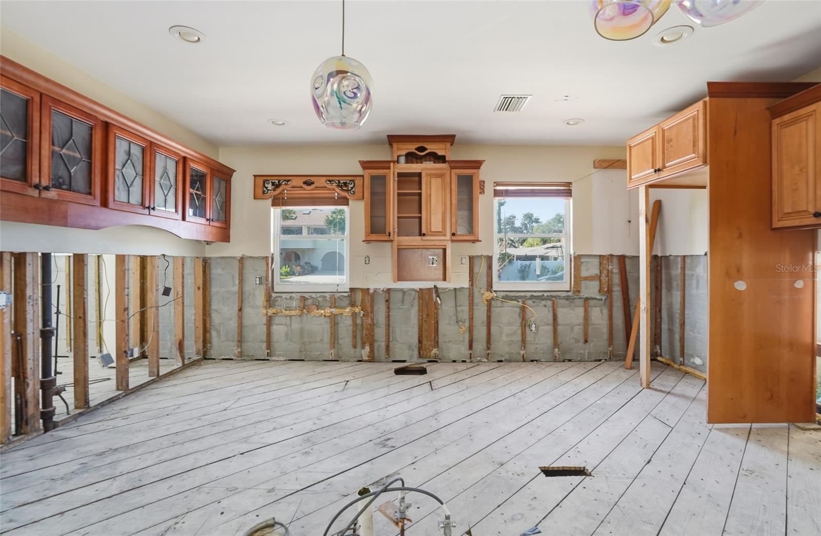 Image 10 of 38 For 1302 Robin Road S