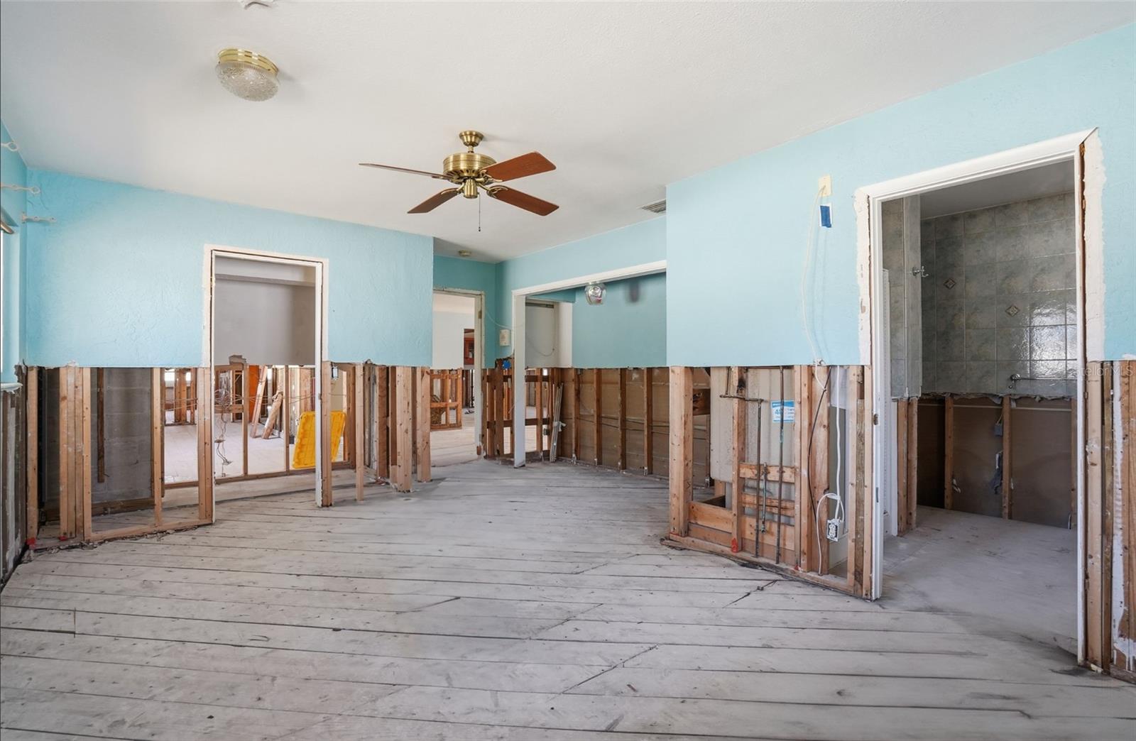 Image 14 of 38 For 1302 Robin Road S