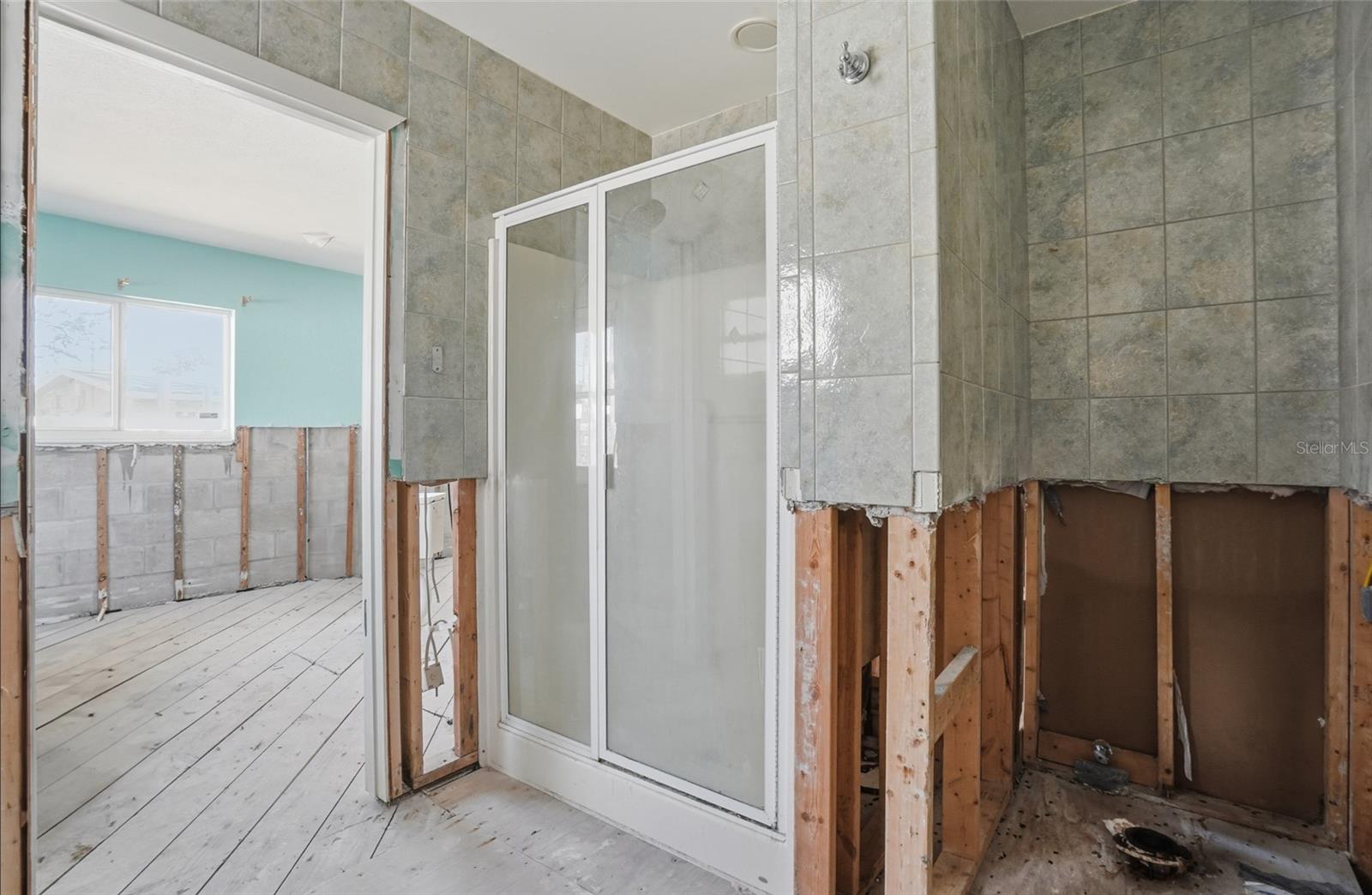 Image 16 of 38 For 1302 Robin Road S