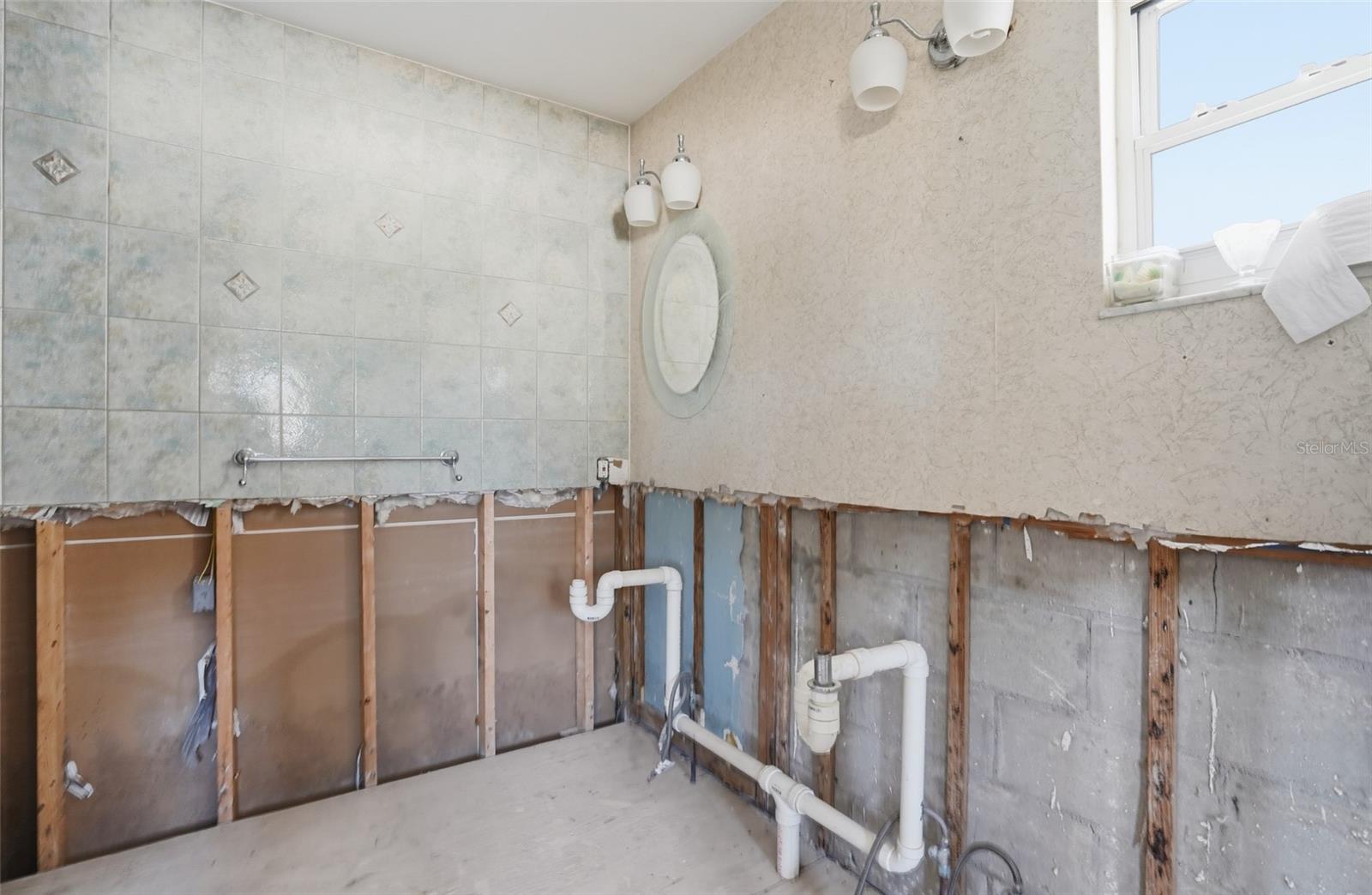 Image 17 of 38 For 1302 Robin Road S