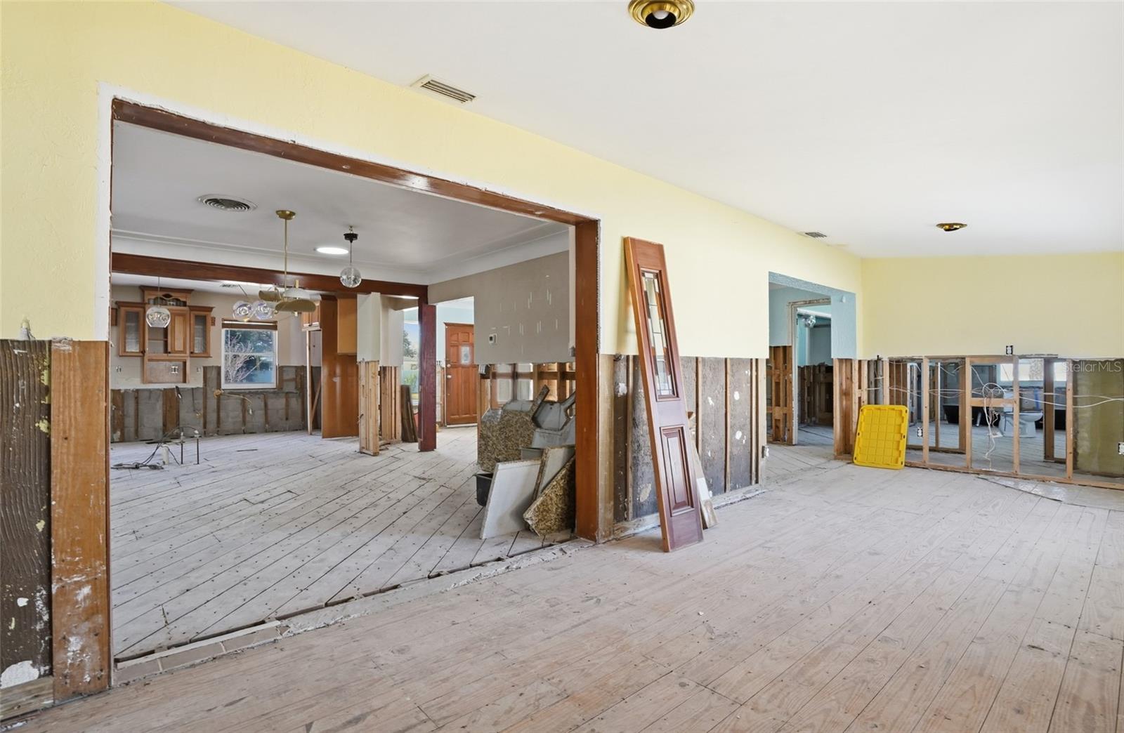 Image 18 of 38 For 1302 Robin Road S