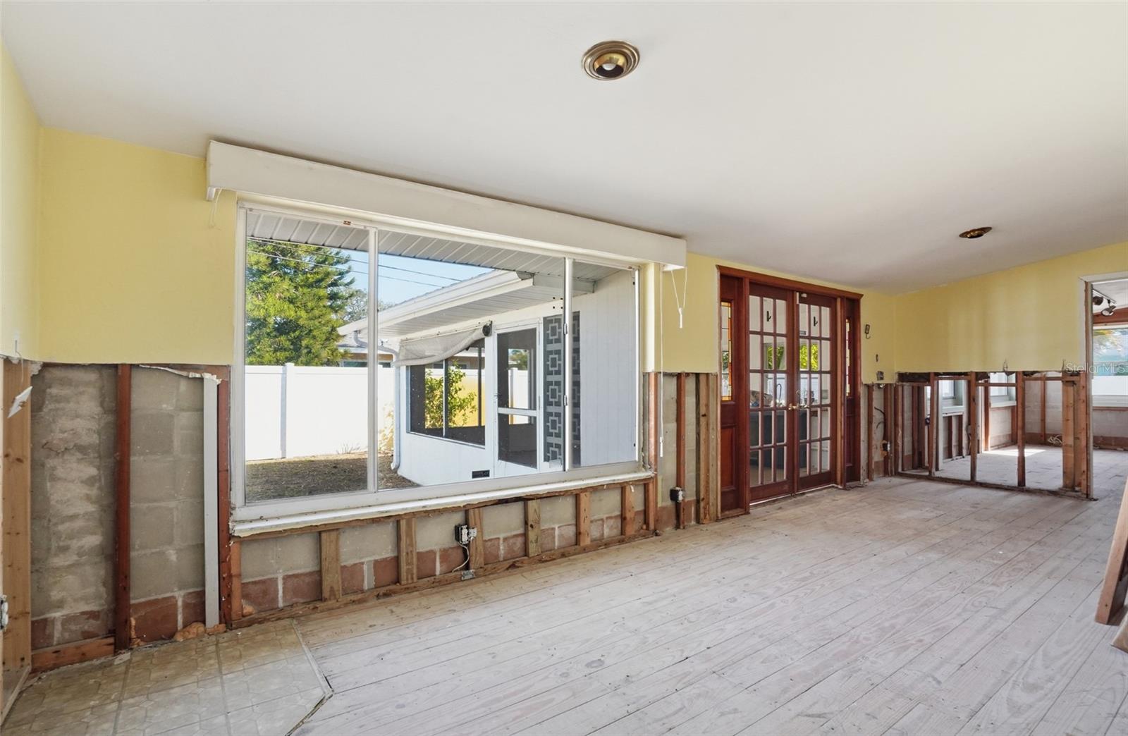 Image 19 of 38 For 1302 Robin Road S