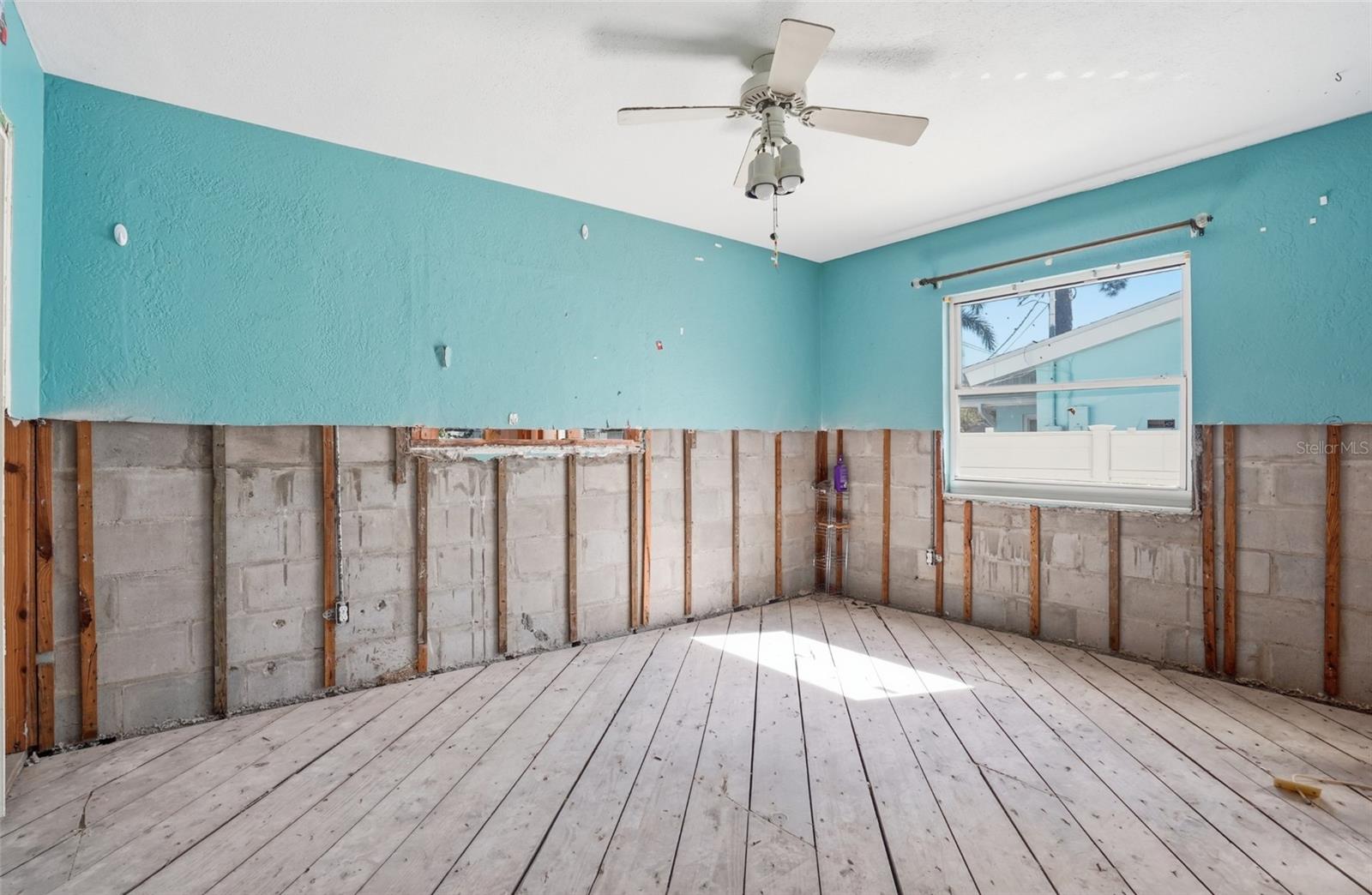 Image 20 of 38 For 1302 Robin Road S