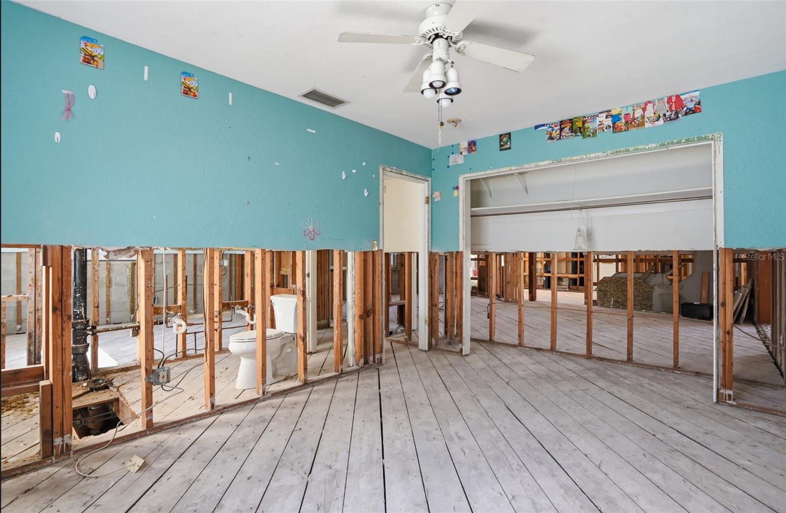 Image 21 of 38 For 1302 Robin Road S