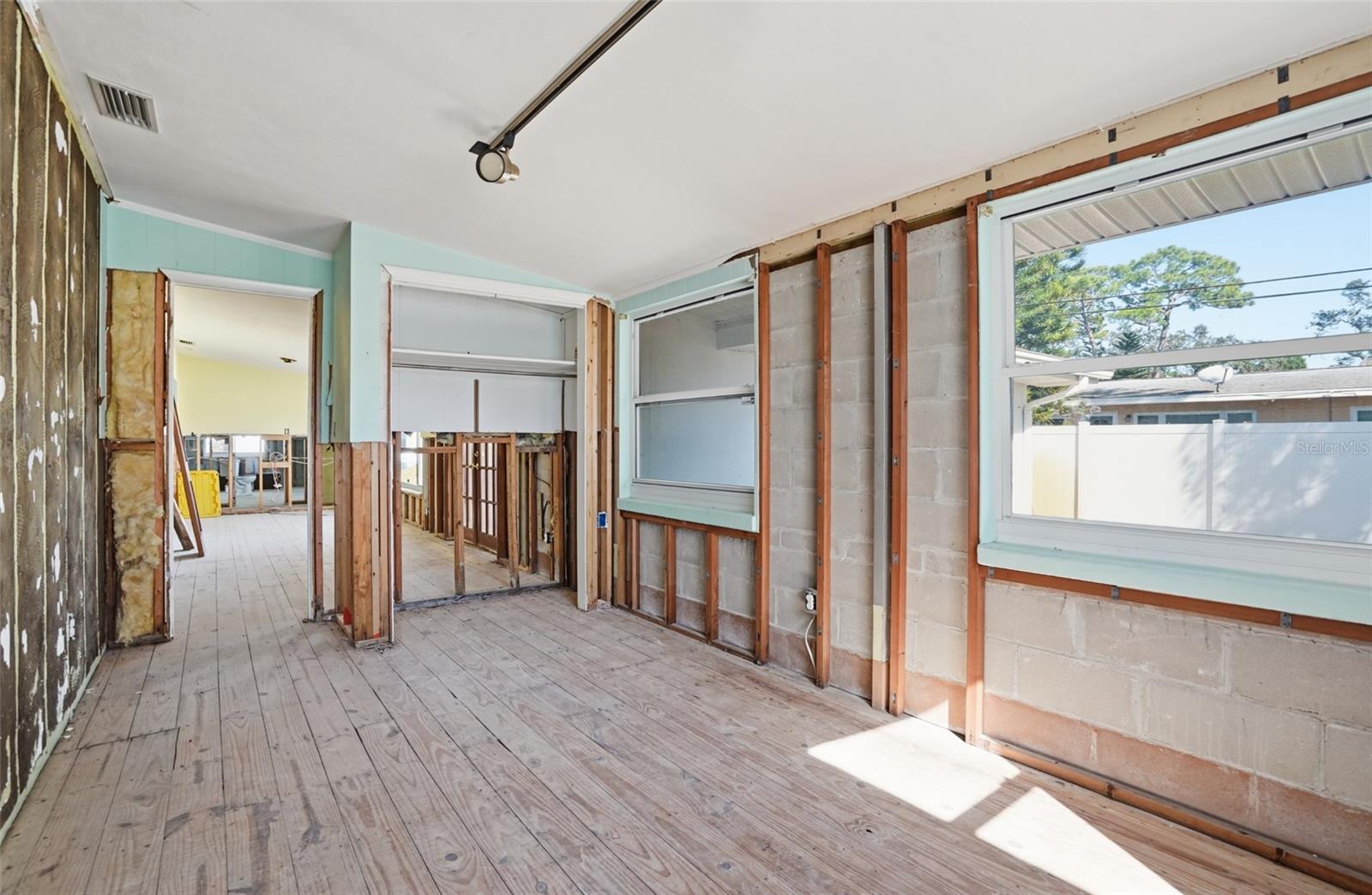 Image 25 of 38 For 1302 Robin Road S