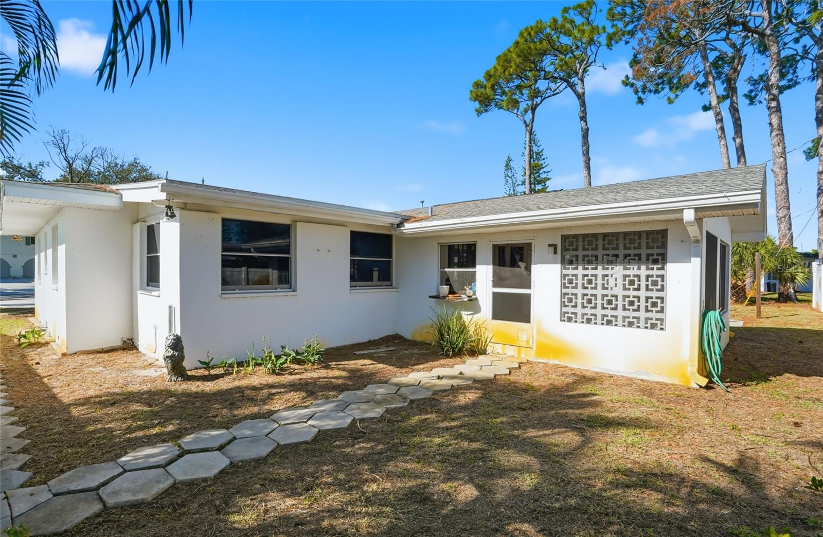 Image 27 of 38 For 1302 Robin Road S