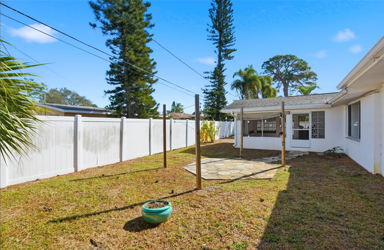 Image 28 of 38 For 1302 Robin Road S