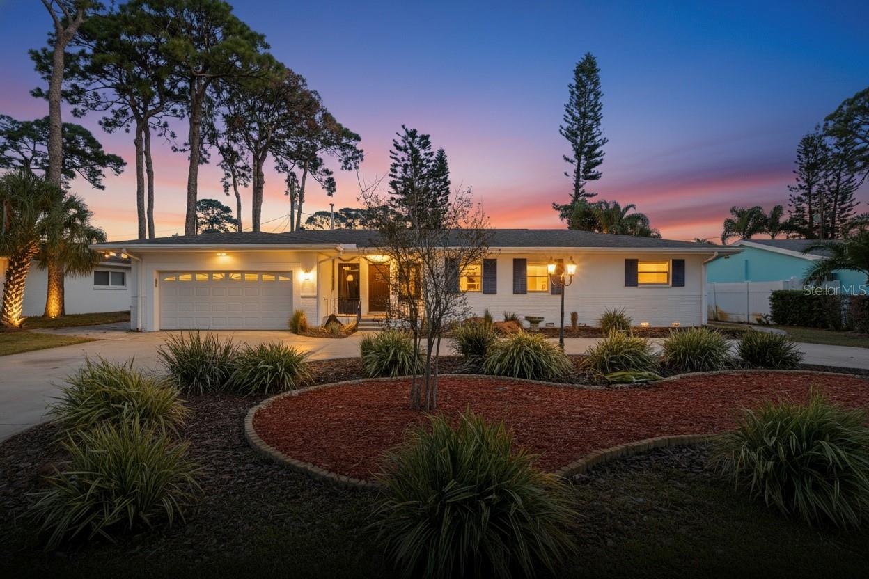 Image 3 of 38 For 1302 Robin Road S