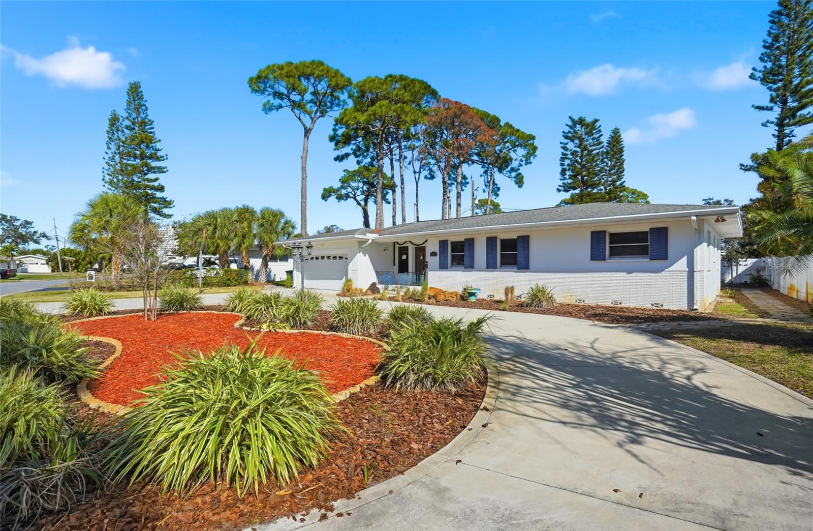 Image 4 of 38 For 1302 Robin Road S