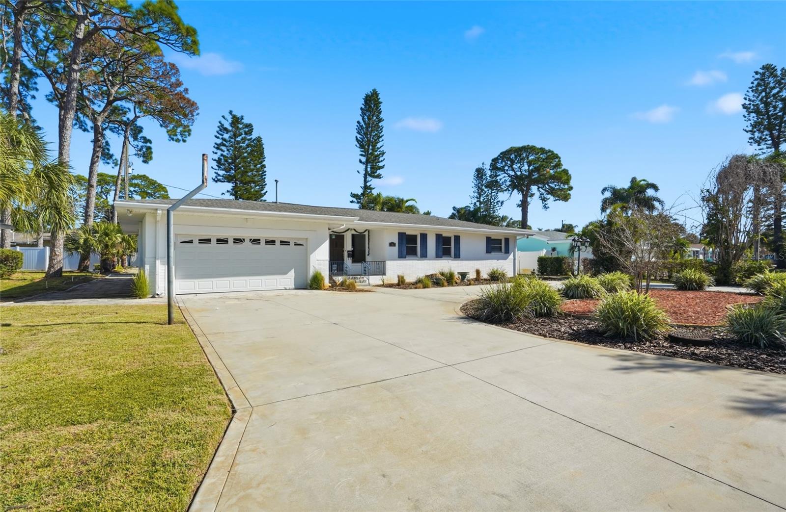 Image 6 of 38 For 1302 Robin Road S