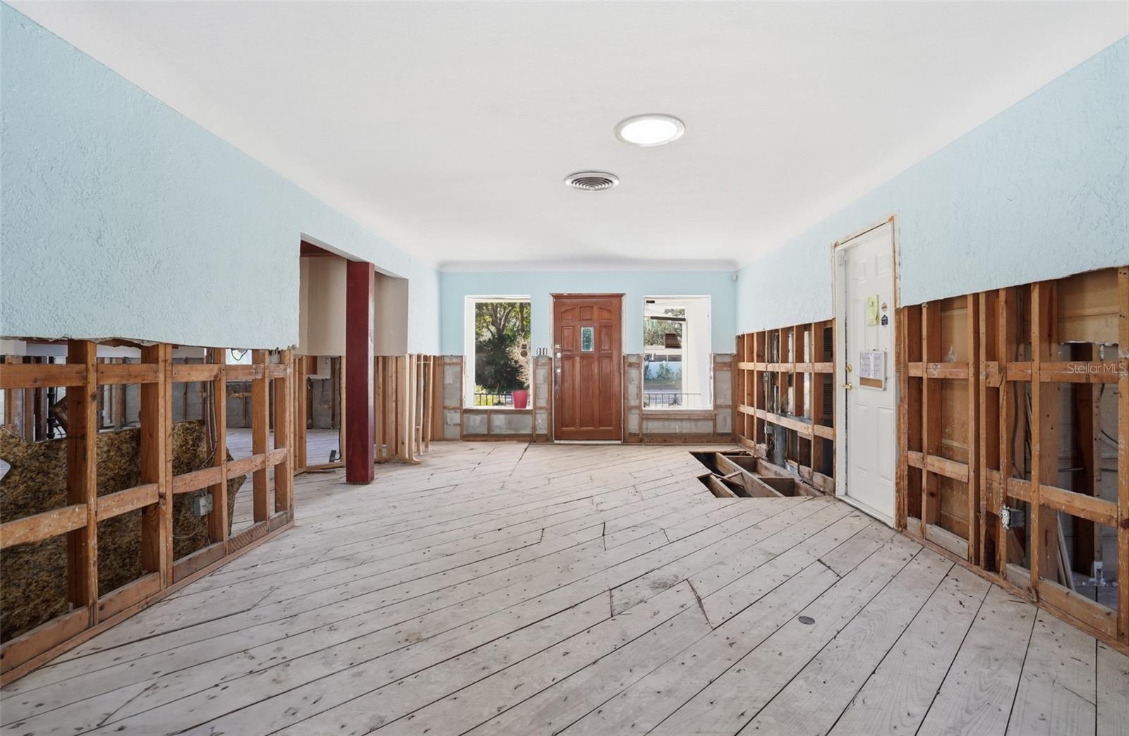 Image 7 of 38 For 1302 Robin Road S