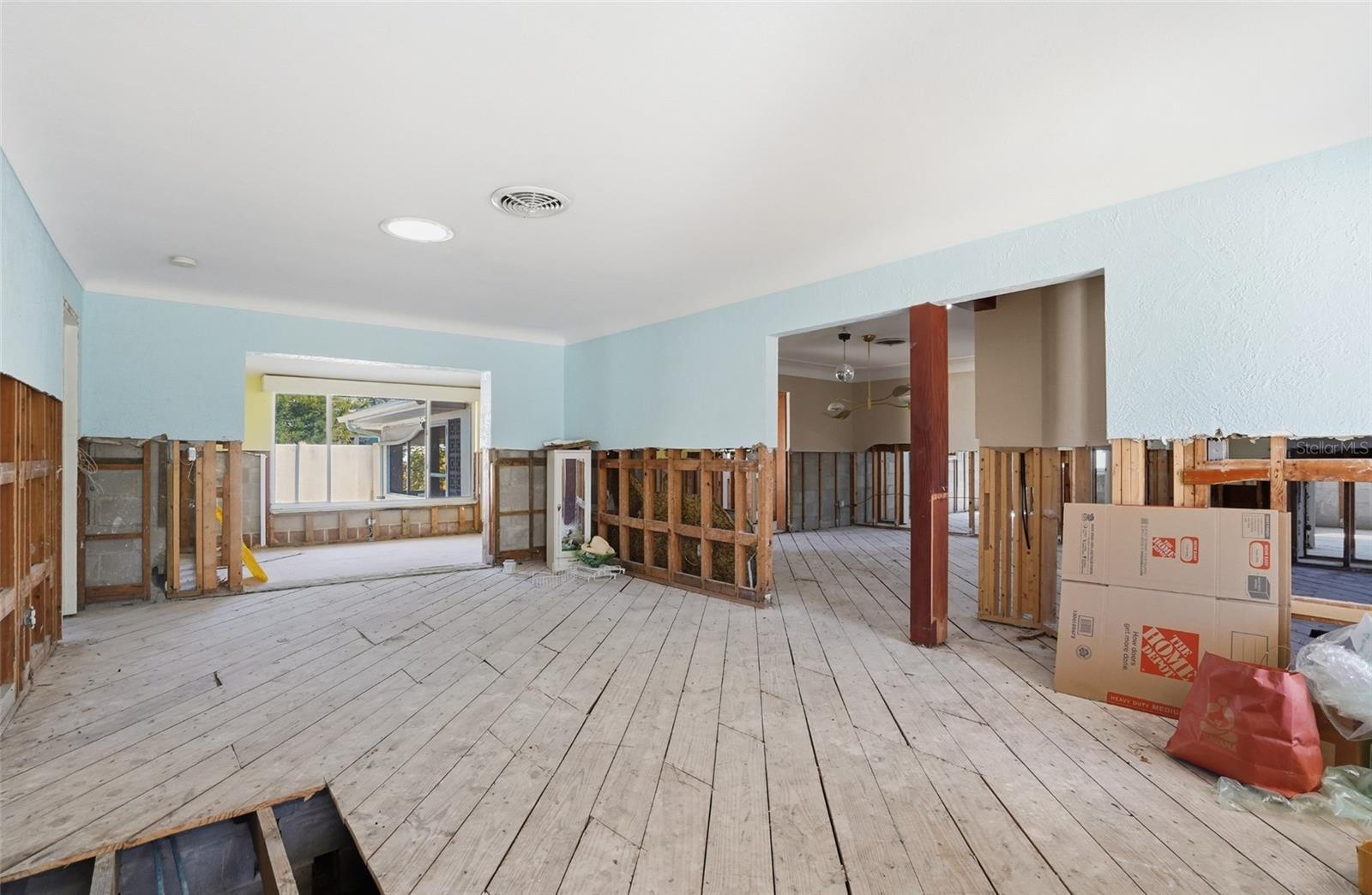 Image 8 of 38 For 1302 Robin Road S