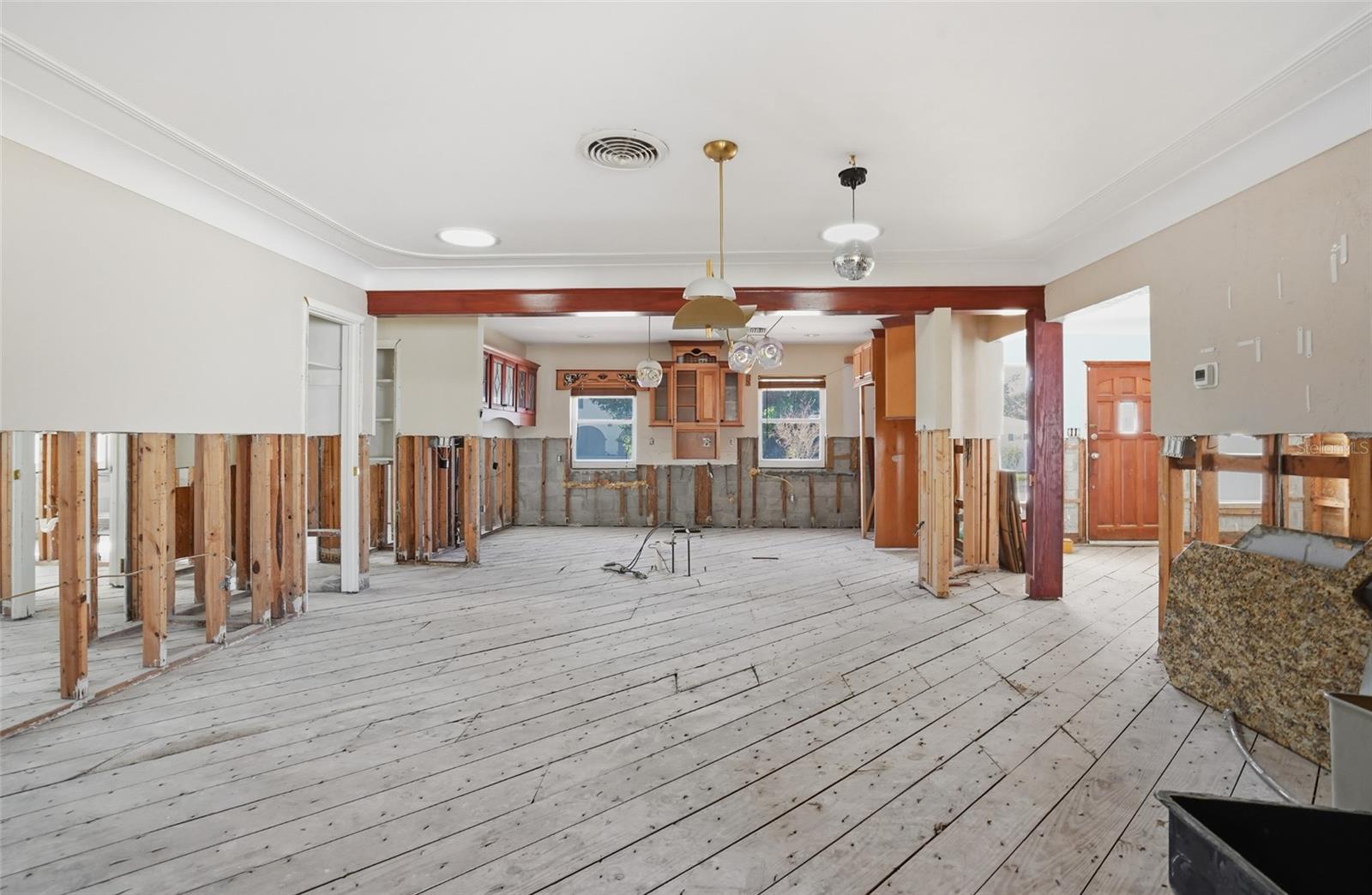 Image 9 of 38 For 1302 Robin Road S