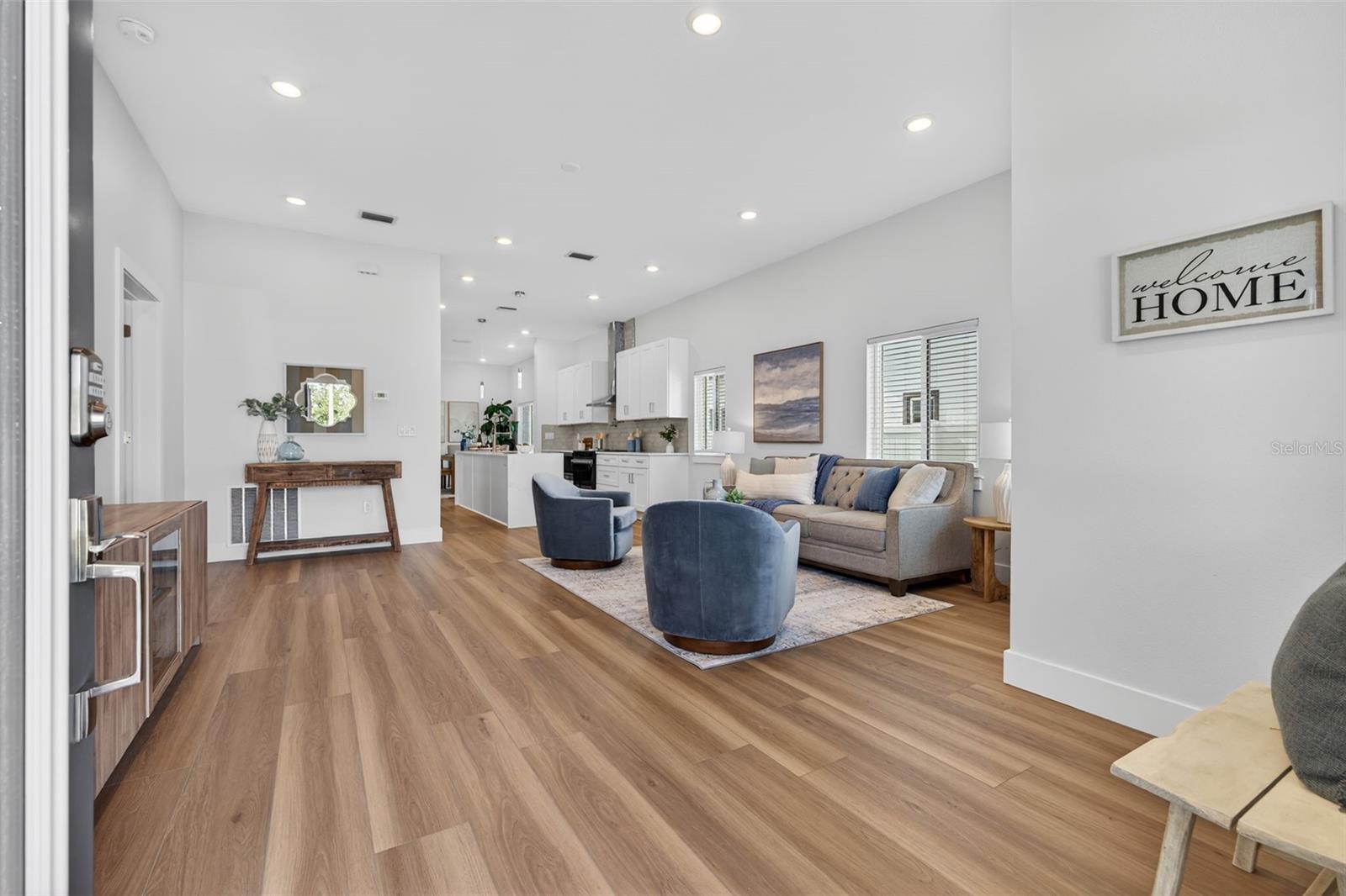 Image 3 of 47 For 2530 34th Avenue N