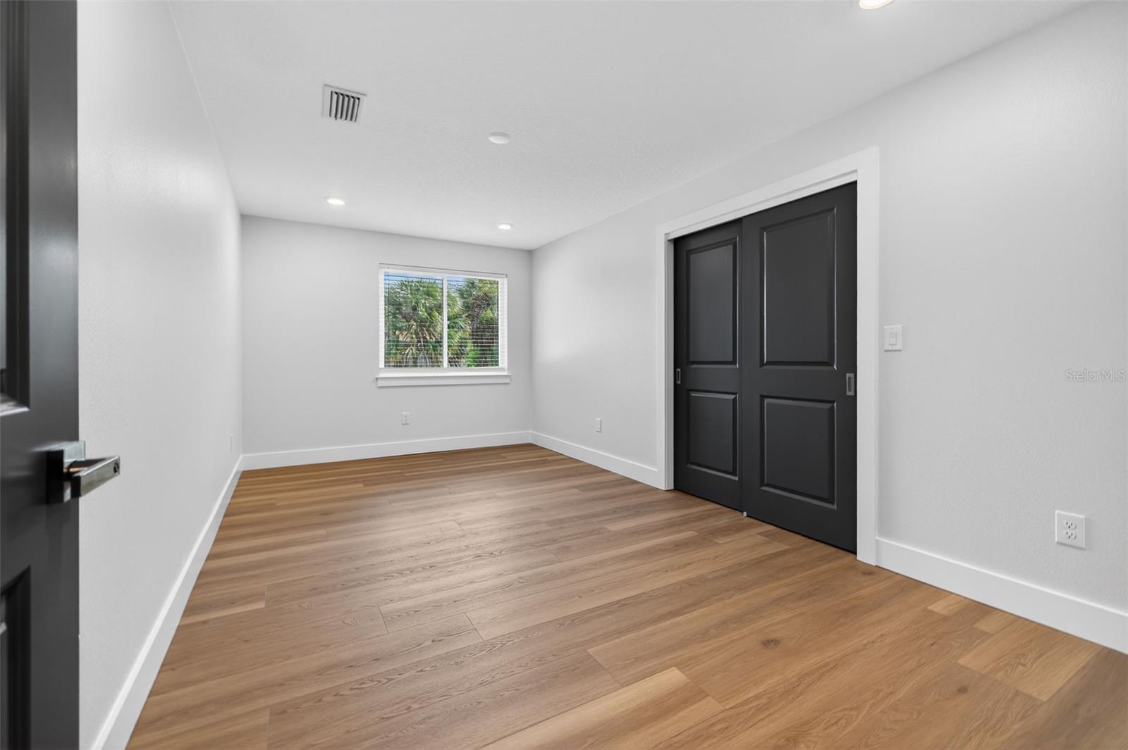 Image 33 of 47 For 2530 34th Avenue N