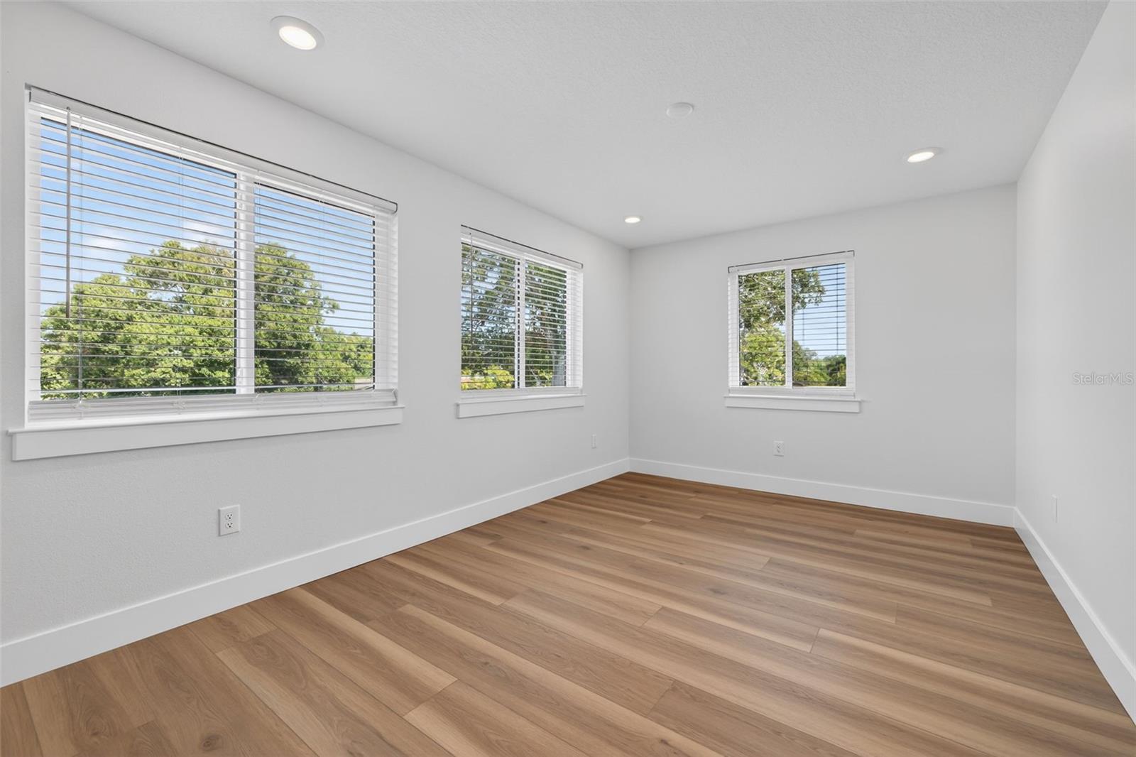 Image 34 of 47 For 2530 34th Avenue N