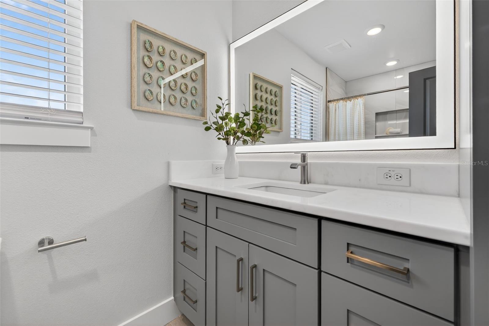 Image 36 of 47 For 2530 34th Avenue N