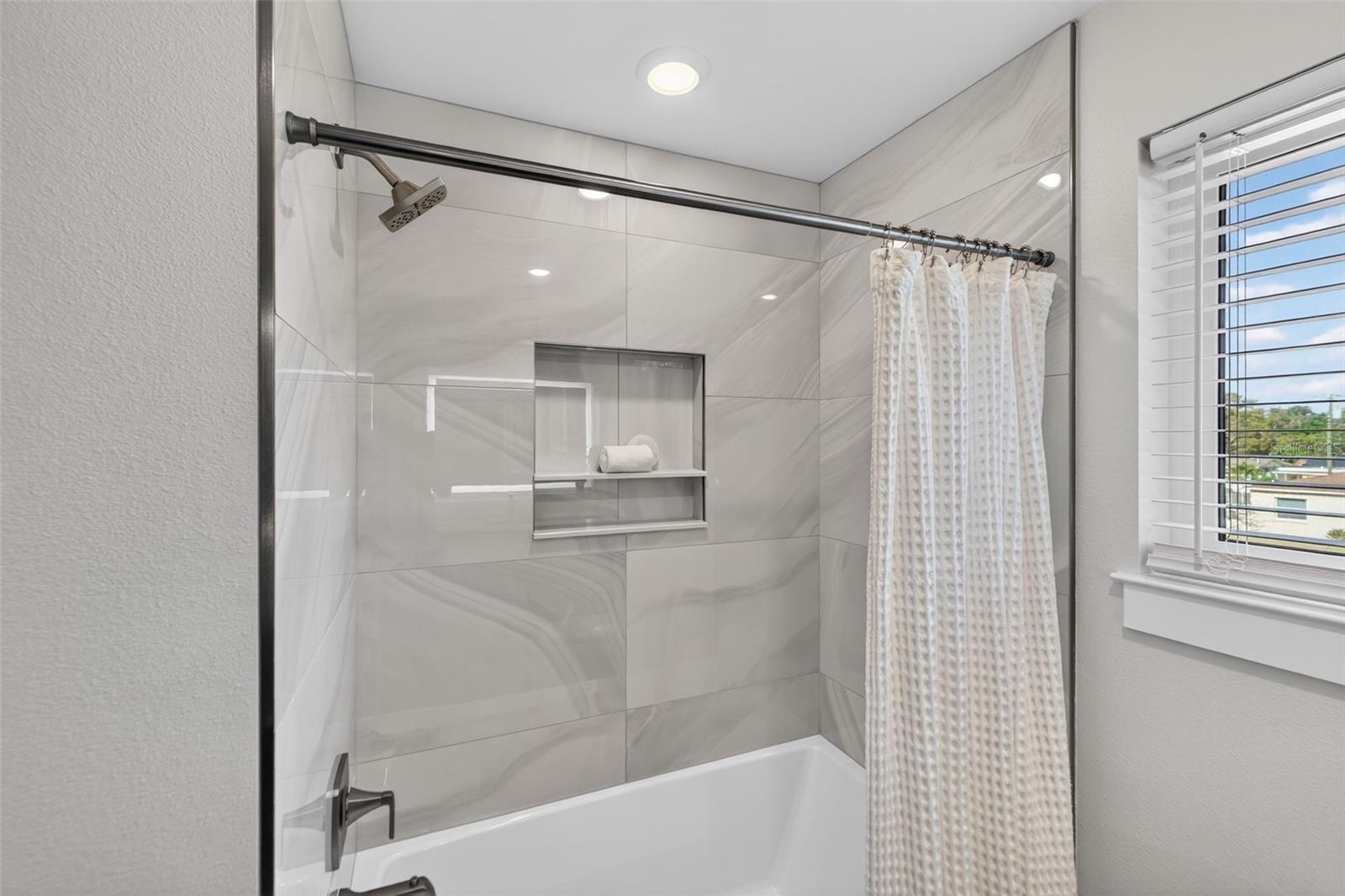 Image 37 of 47 For 2530 34th Avenue N