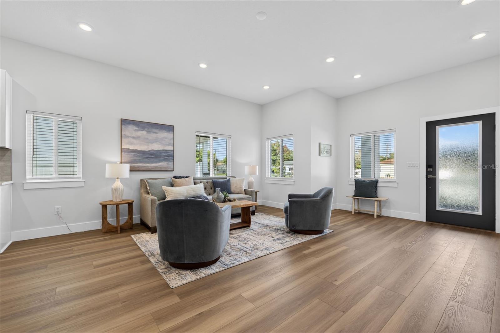 Image 6 of 47 For 2530 34th Avenue N