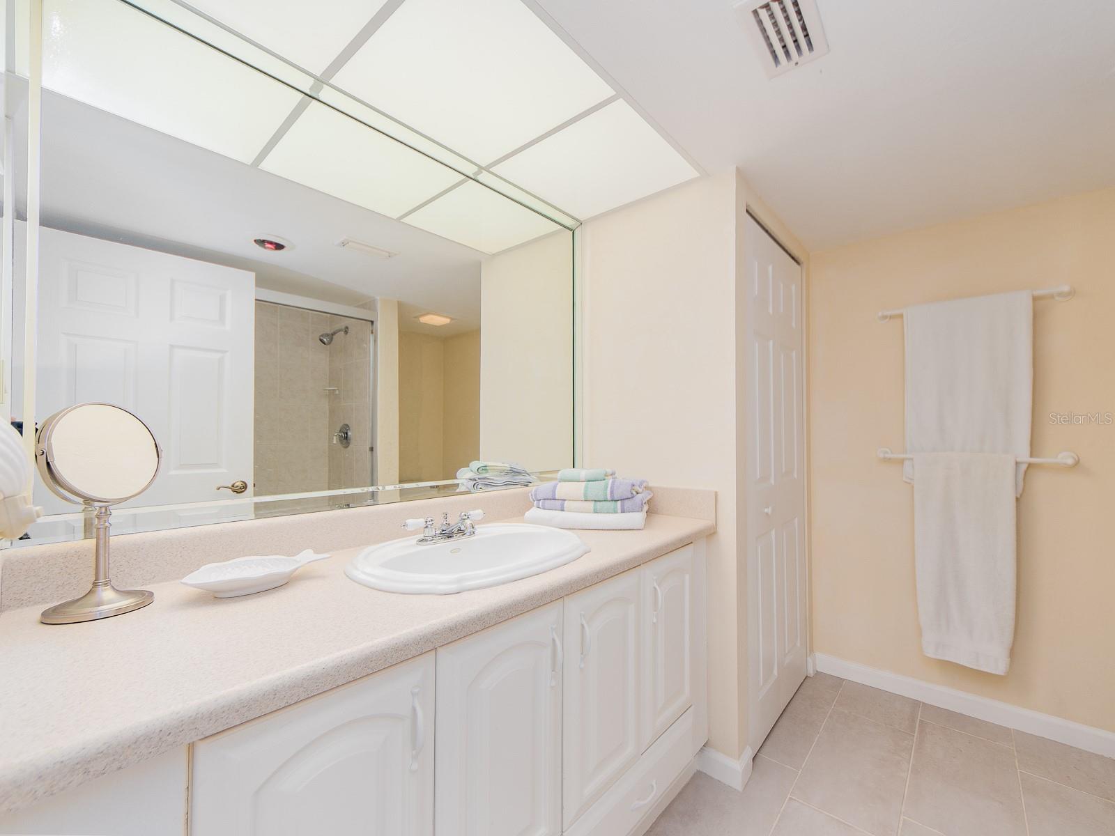 Image 25 of 41 For 1430 Gulf Boulevard 110