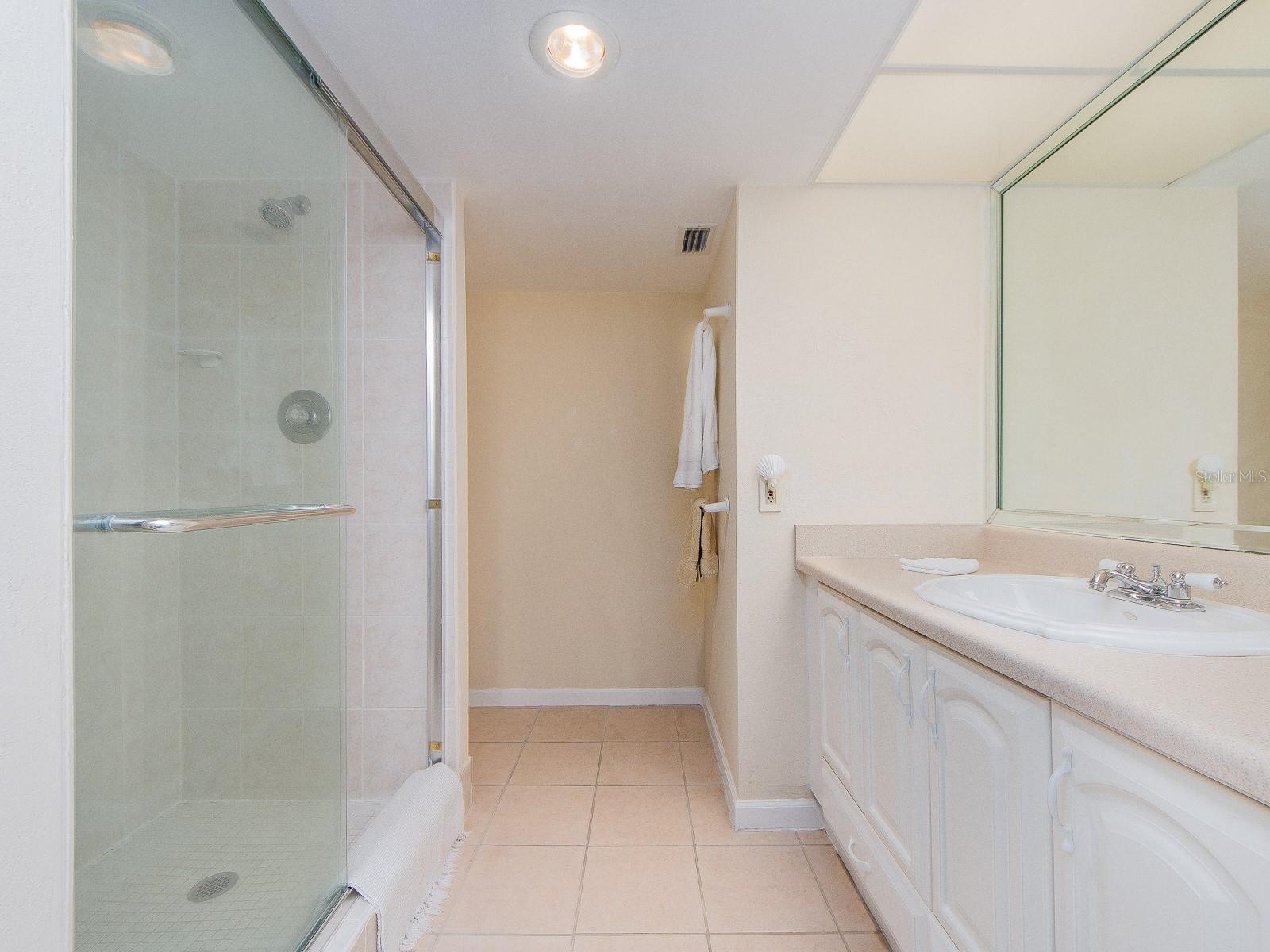 Image 31 of 41 For 1430 Gulf Boulevard 110