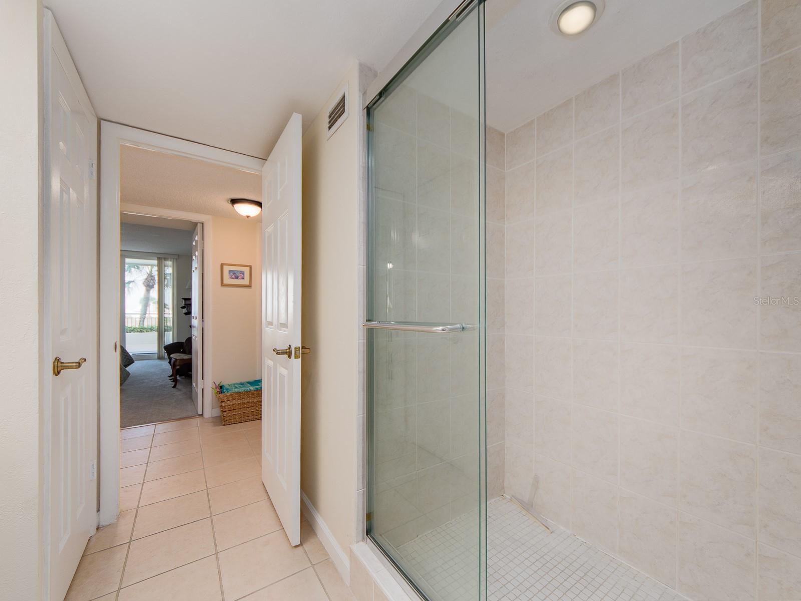 Image 32 of 41 For 1430 Gulf Boulevard 110