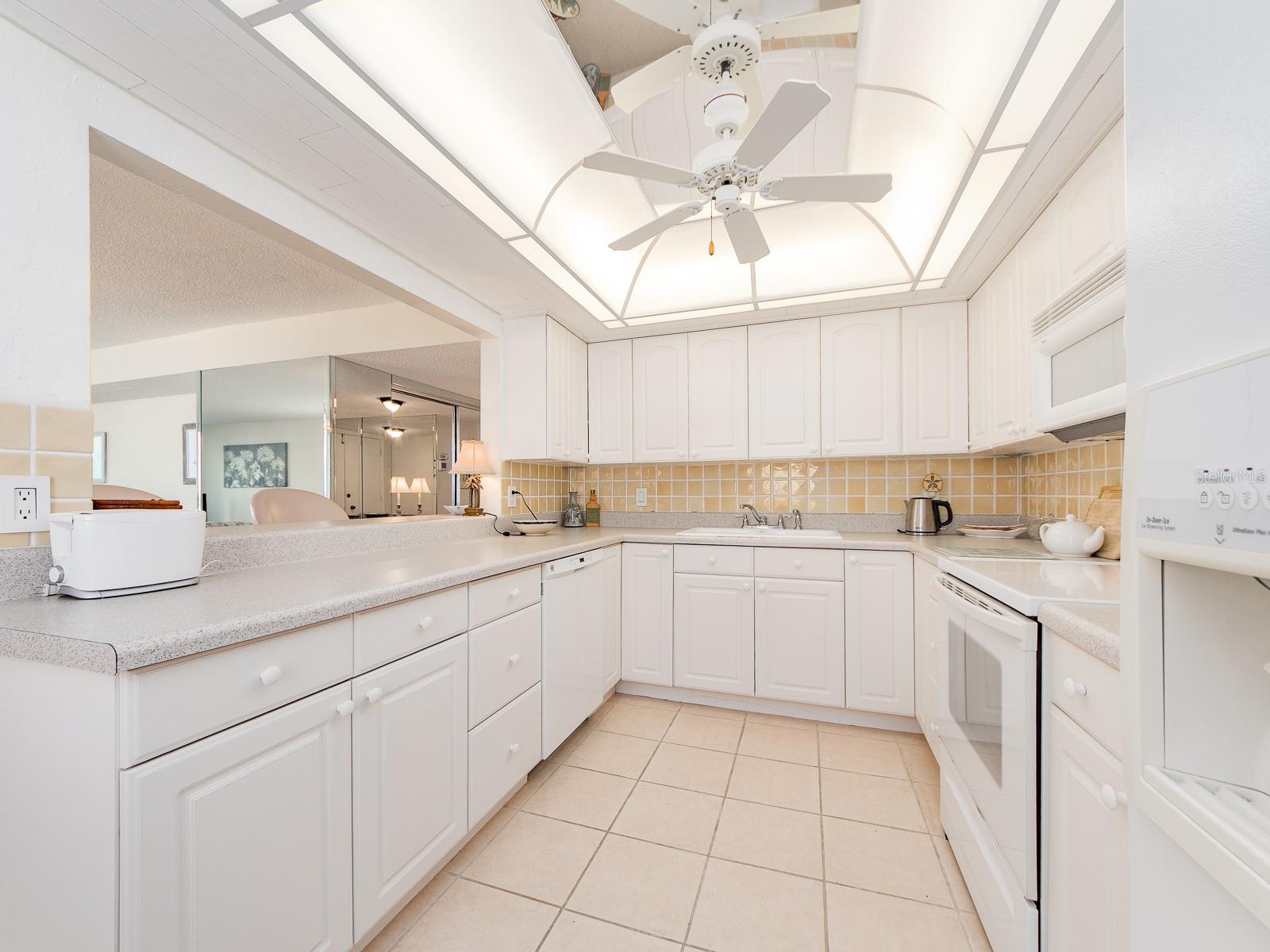 Image 9 of 41 For 1430 Gulf Boulevard 110