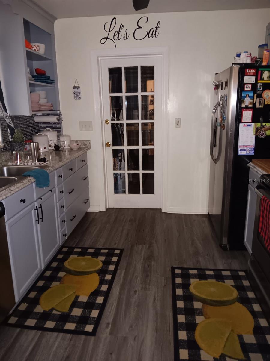 Image 4 of 12 For 712 Crest Avenue