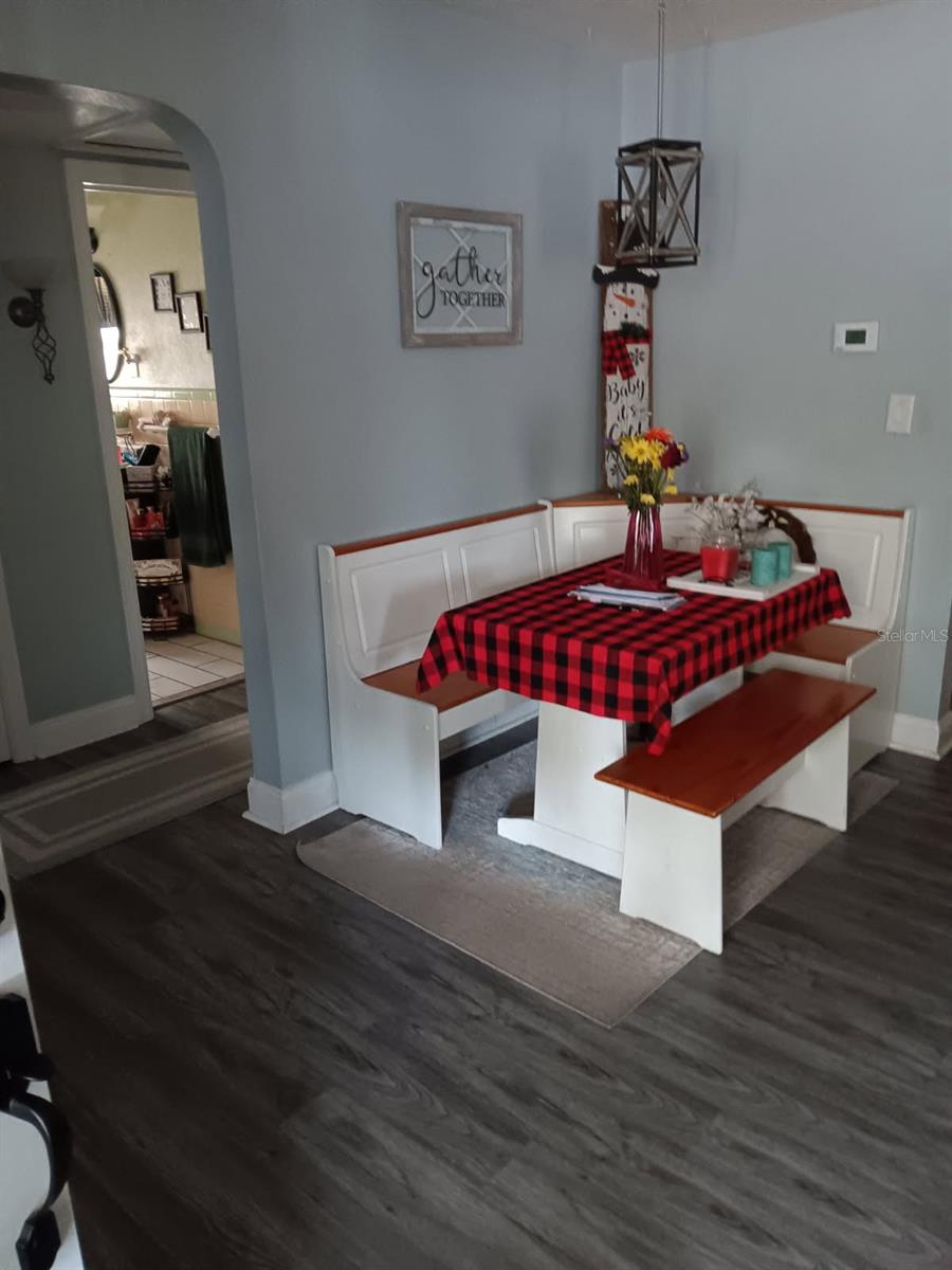 Image 5 of 12 For 712 Crest Avenue