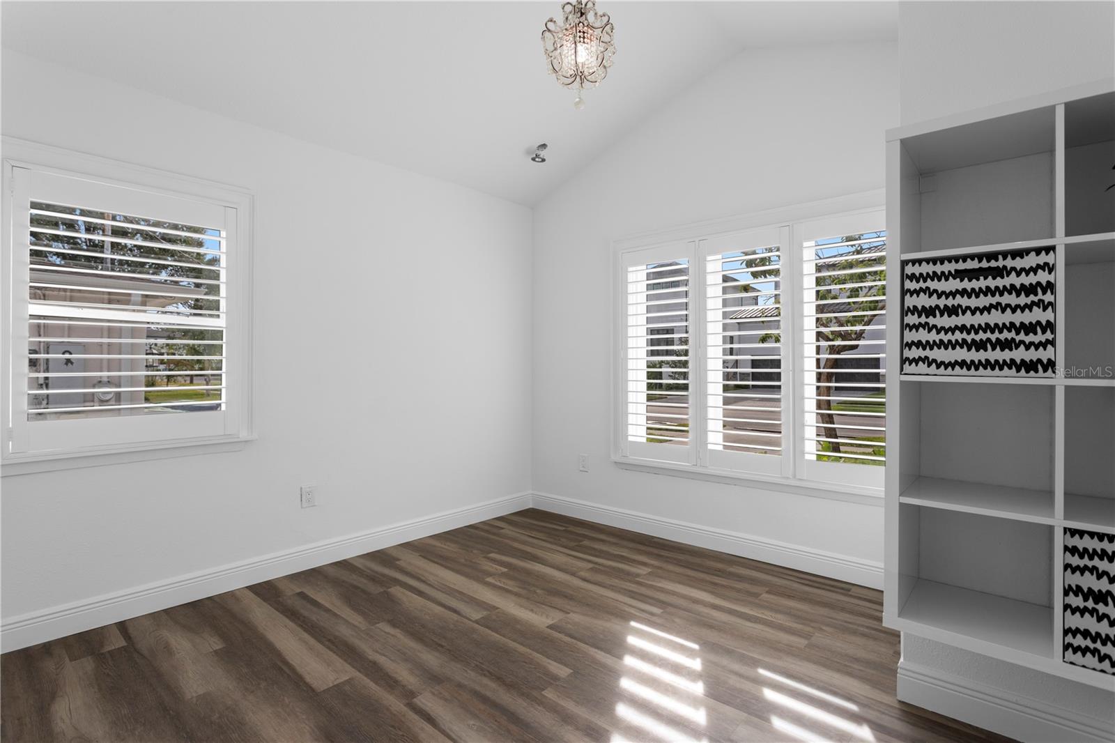 Image 17 of 41 For 2610 Dundee Street