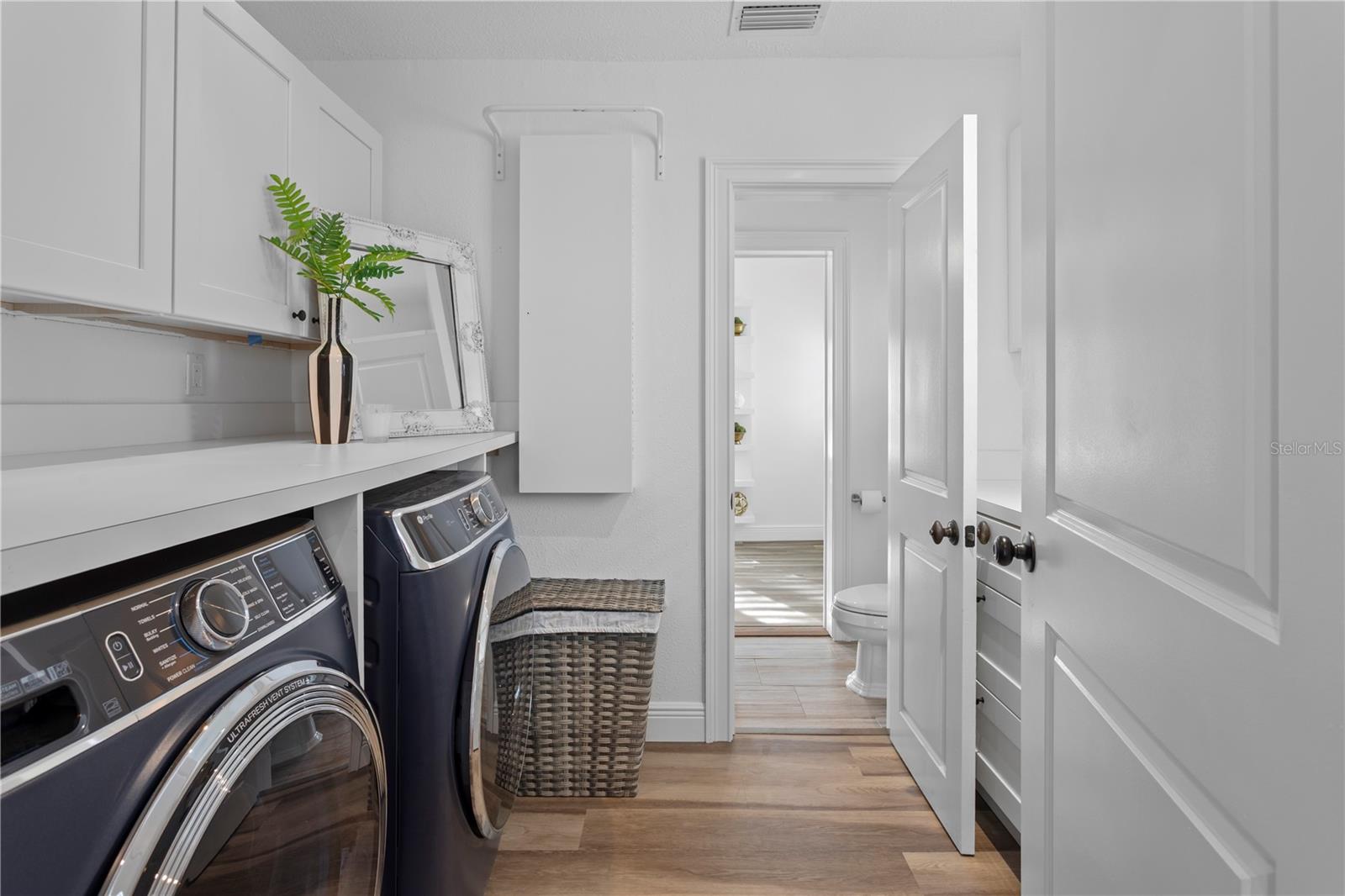 Image 22 of 41 For 2610 Dundee Street