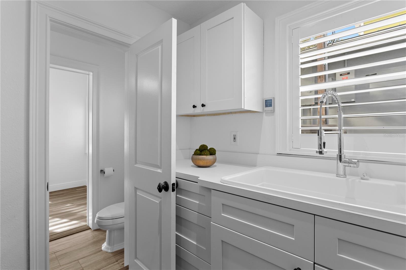 Image 23 of 41 For 2610 Dundee Street