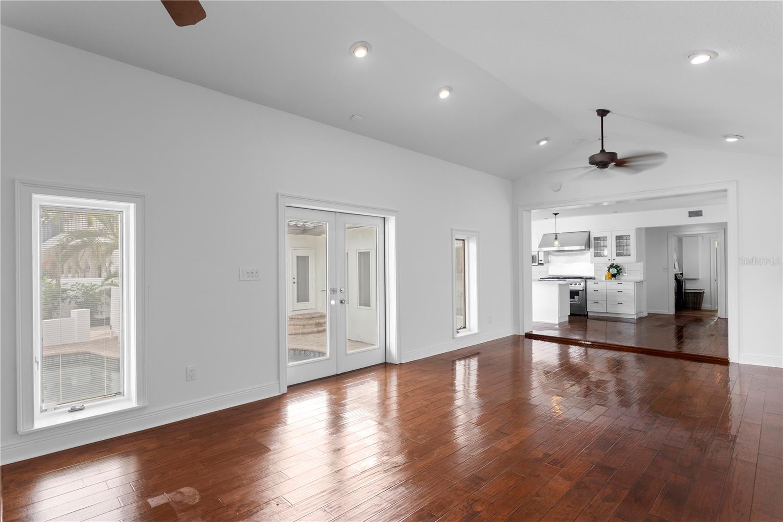 Image 25 of 41 For 2610 Dundee Street