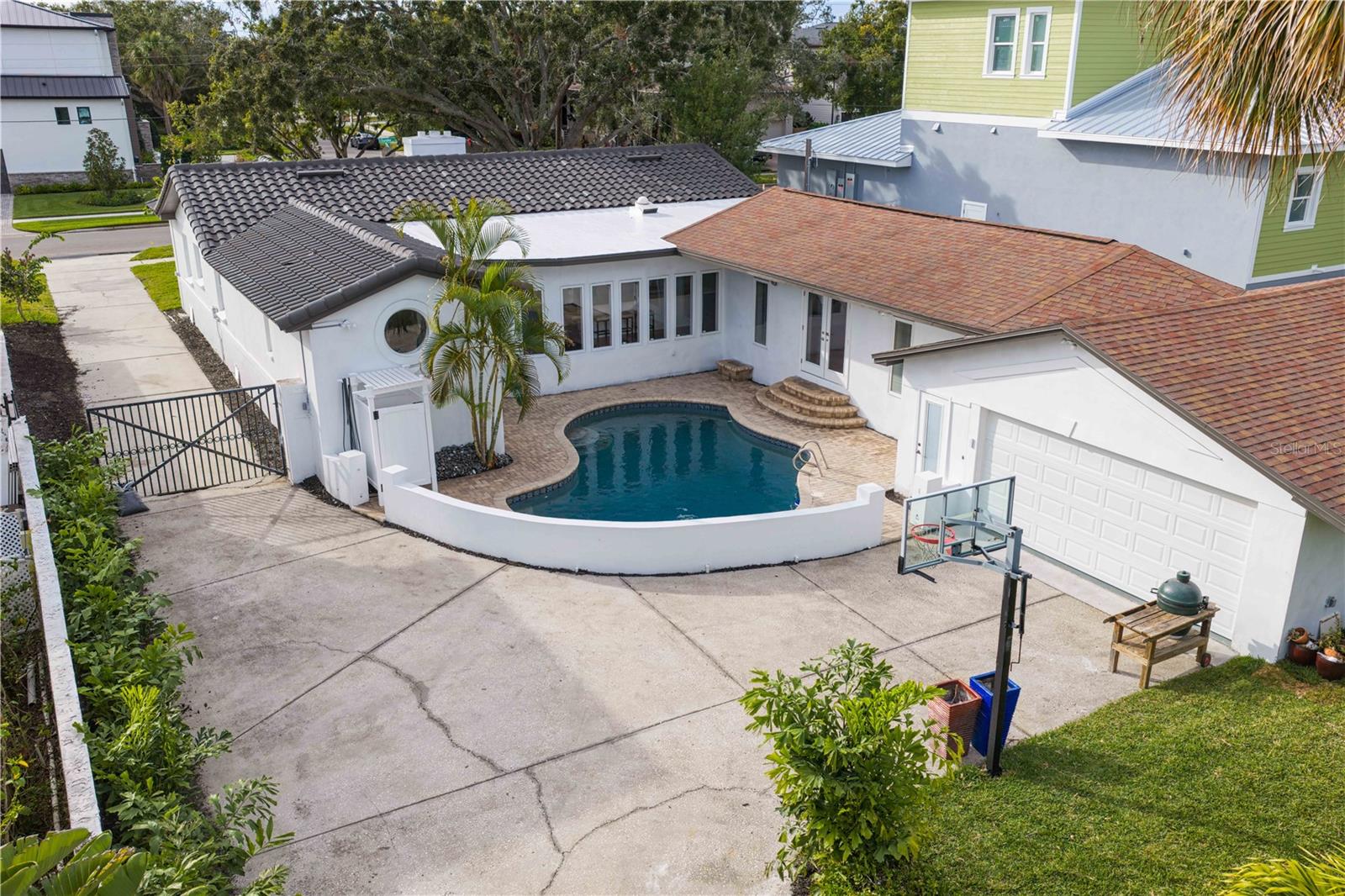 Image 37 of 41 For 2610 Dundee Street